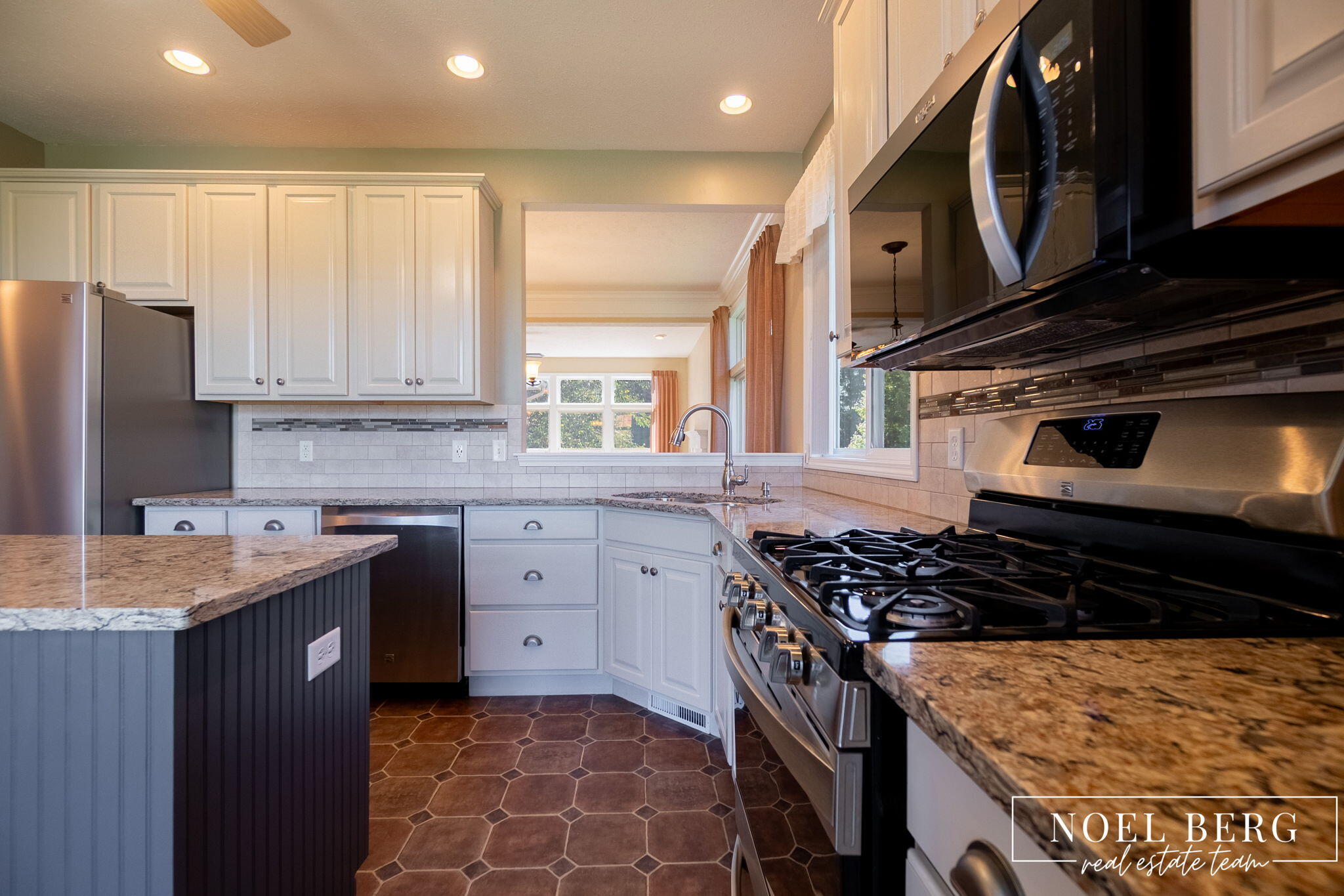 15 W Watershore Drive Muskegon MI 49444