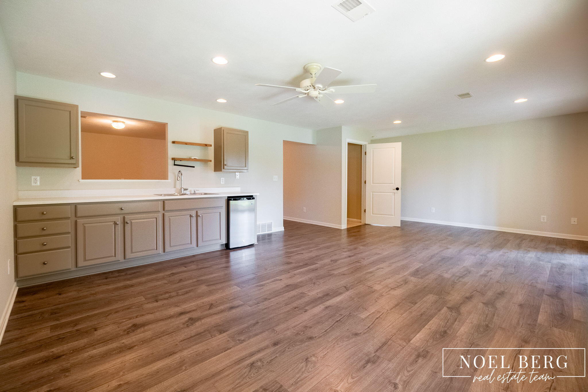 15 W Watershore Drive Muskegon MI 49444