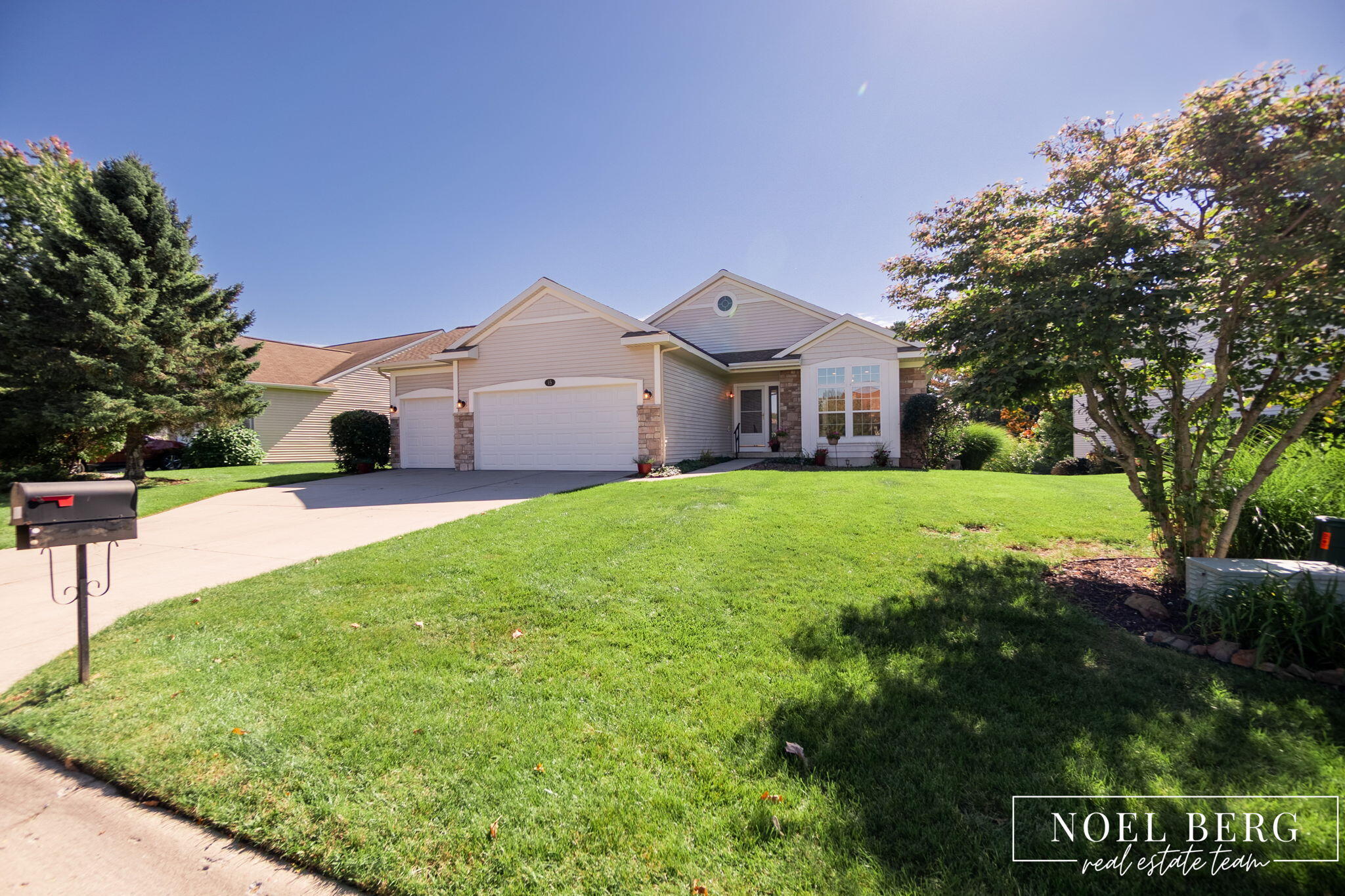 15 W Watershore Drive Muskegon MI 49444