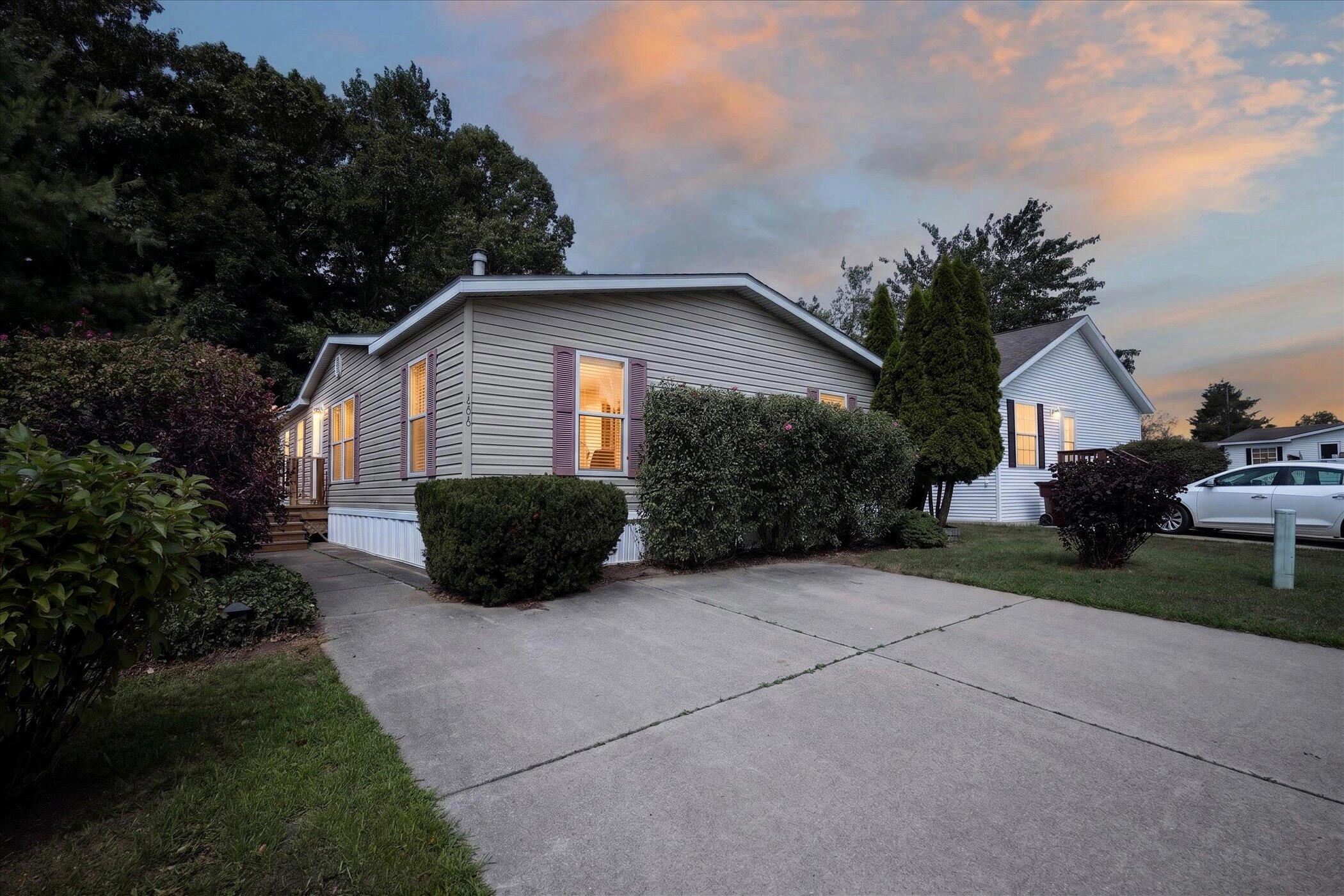 Three Oaks MI, 8000 Warren Woods Road, Unit 100