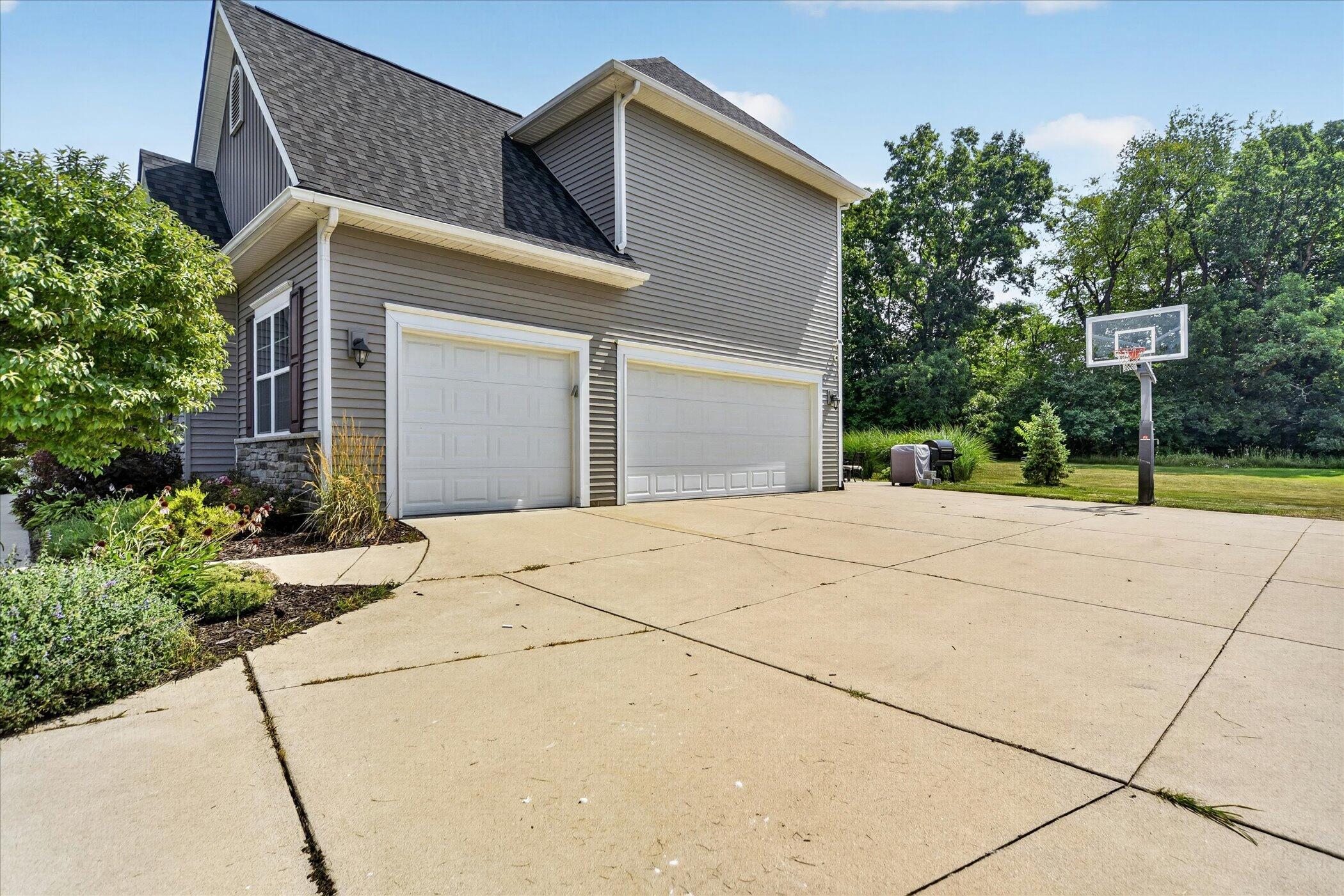 7982 Donegal Court Fenton MI 48430