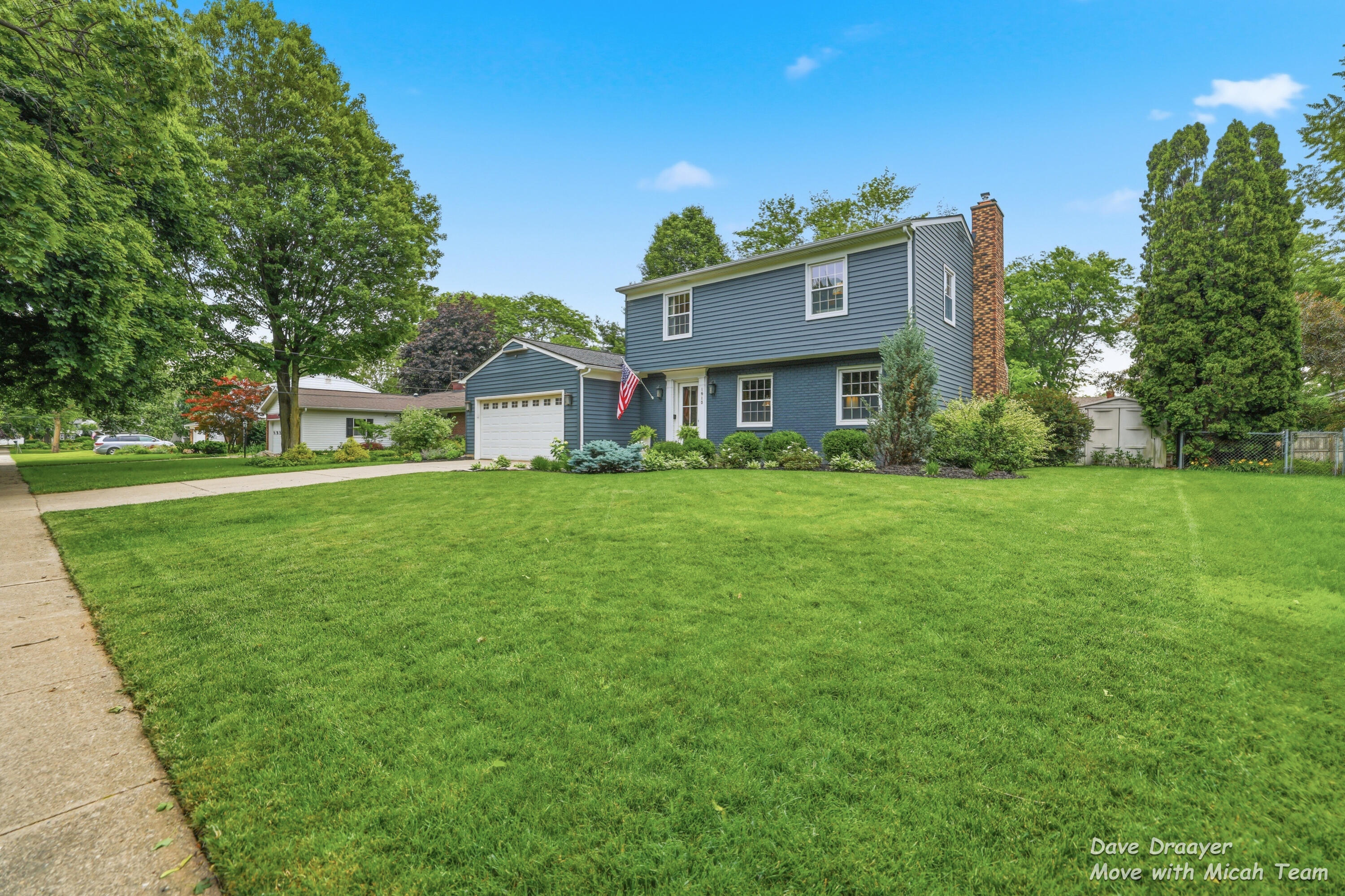 1910 Ridgemoor Drive SE Grand Rapids MI 49506