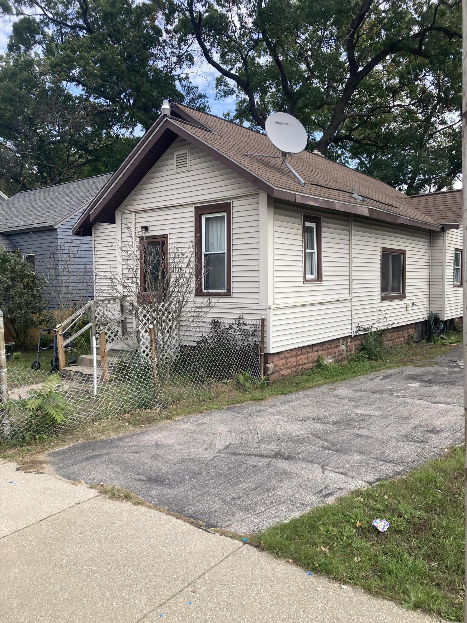 1786 Wood Street Muskegon MI 49442