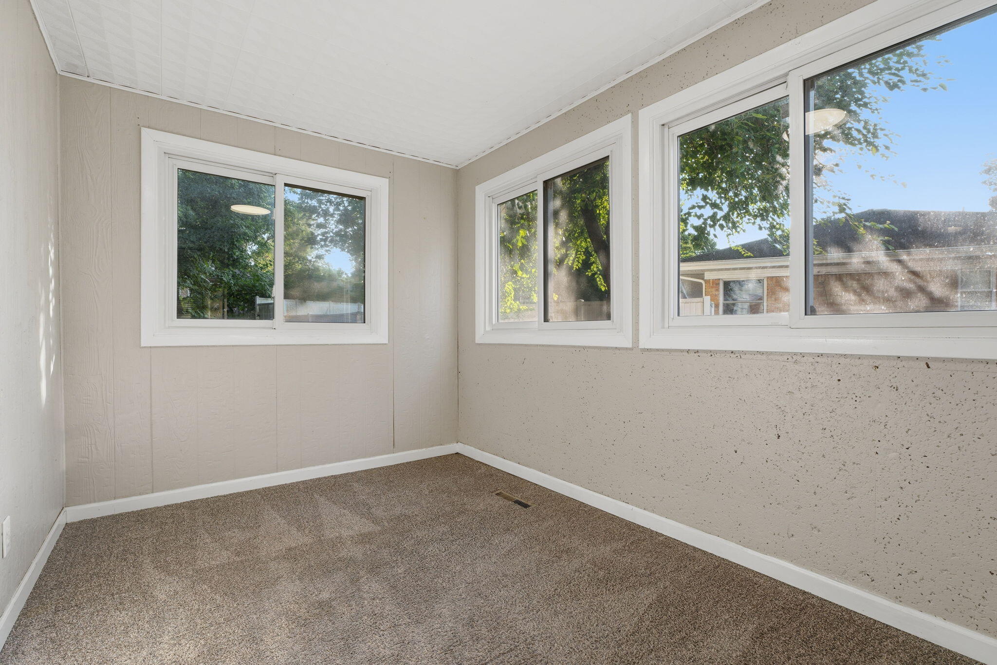 3501 Newcastle Drive SE Grand Rapids MI 49508
