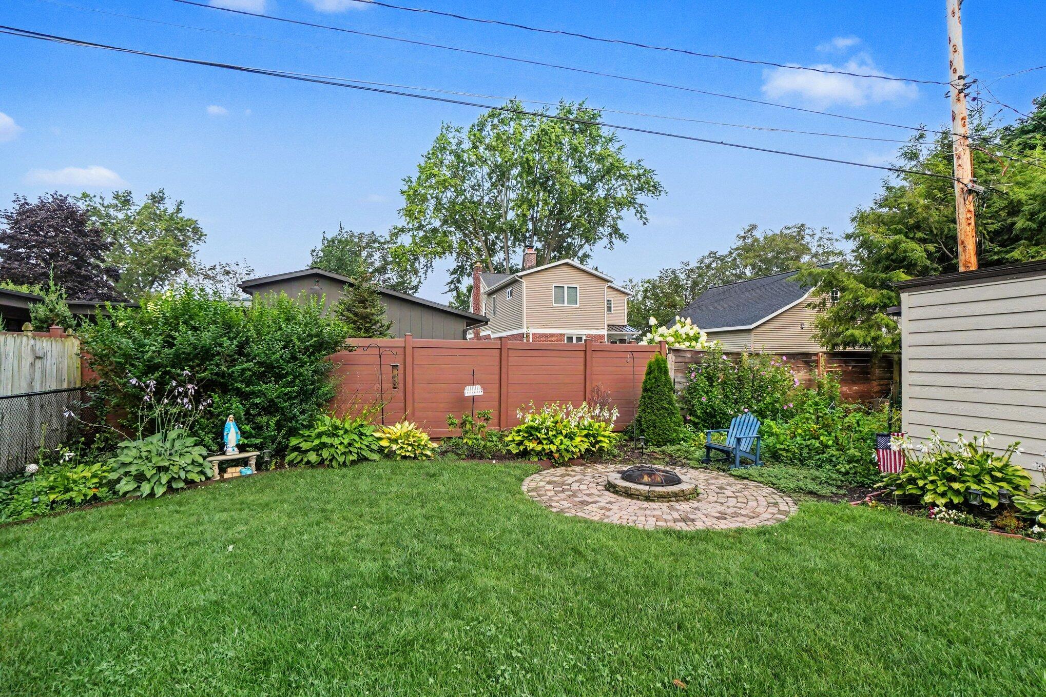 566 Lawndale Court Holland MI 49423