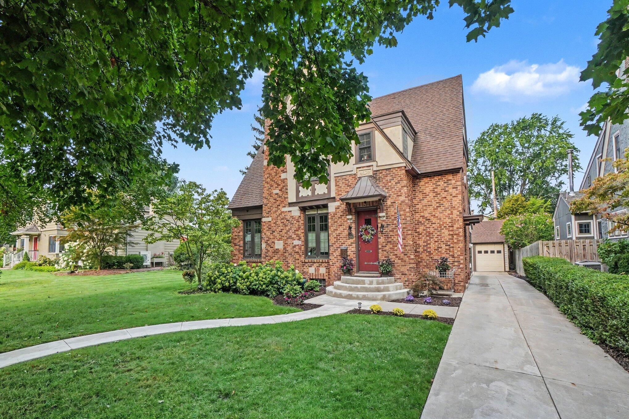 566 Lawndale Court Holland MI 49423