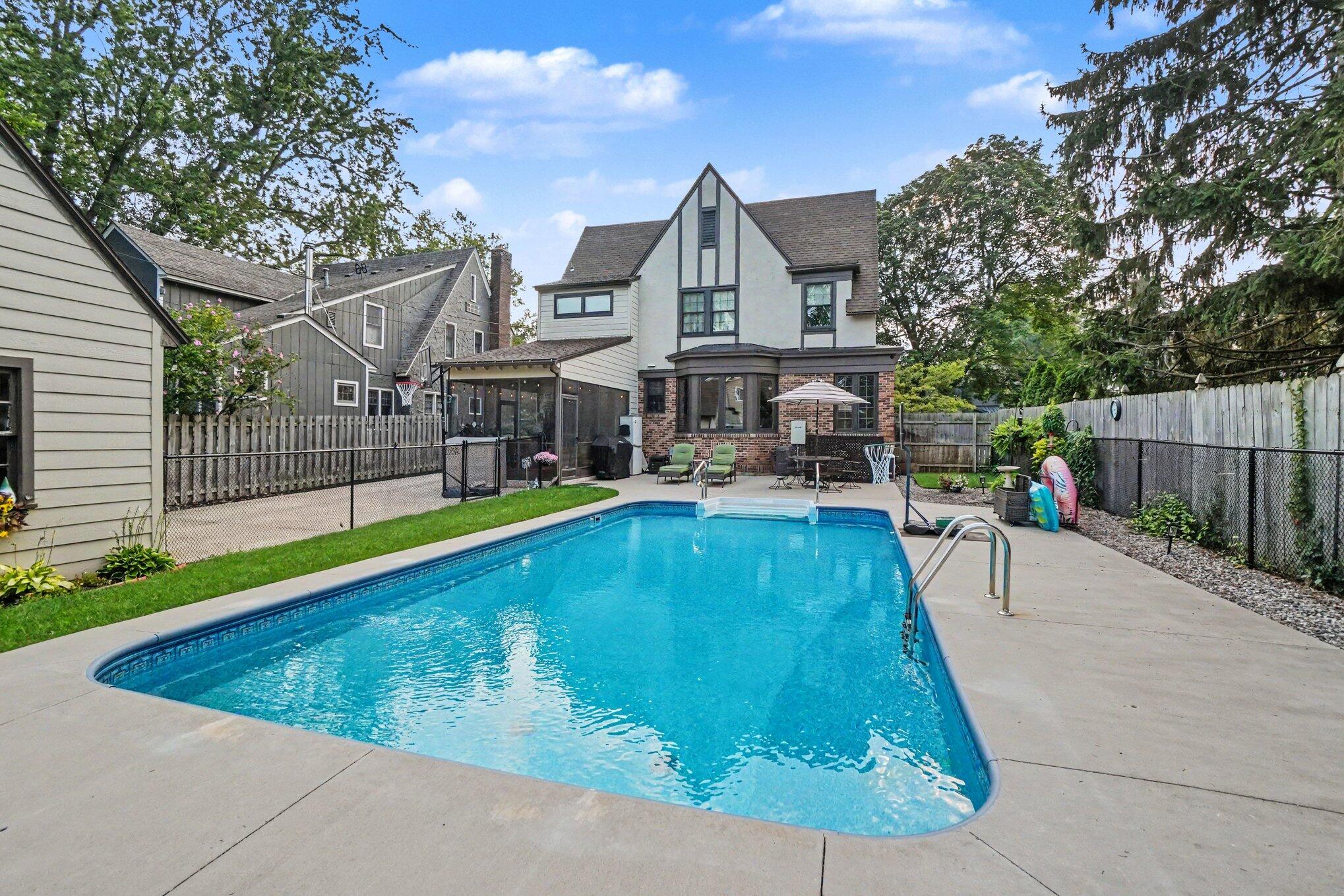 566 Lawndale Court Holland MI 49423