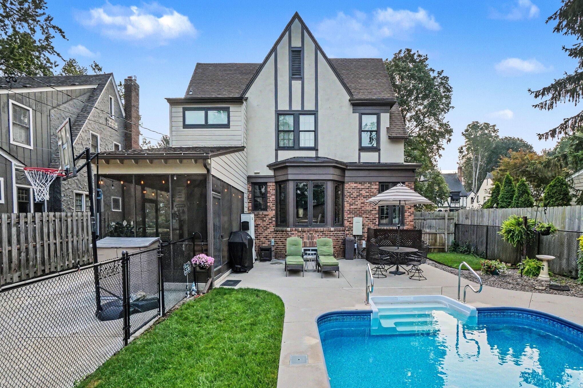 566 Lawndale Court Holland MI 49423