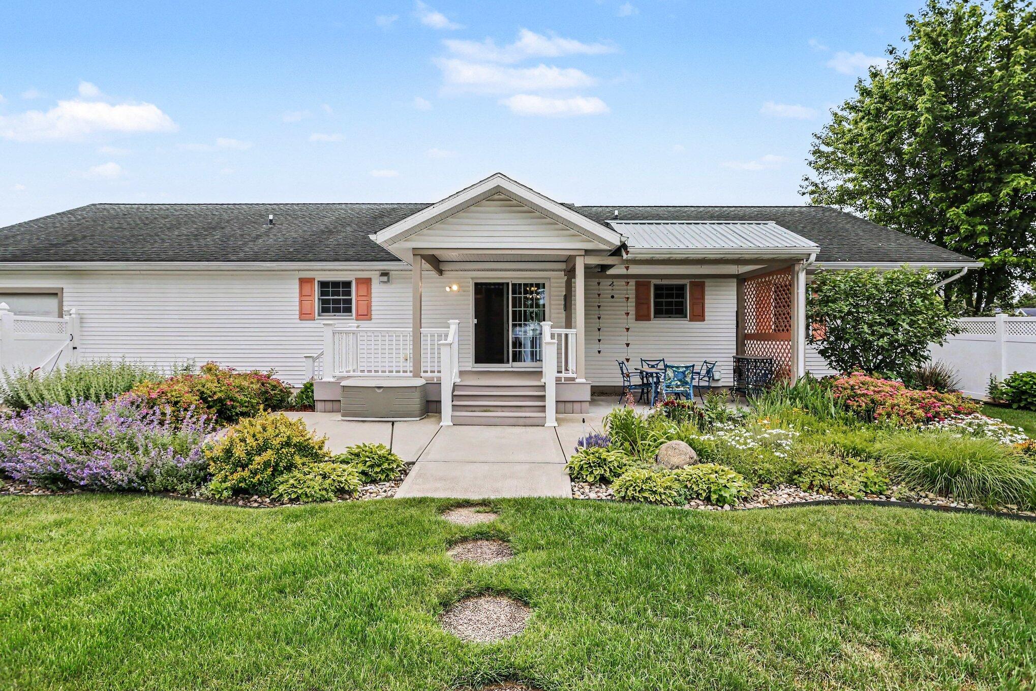 29390 Saddlebred Lane Dowagiac MI 49047