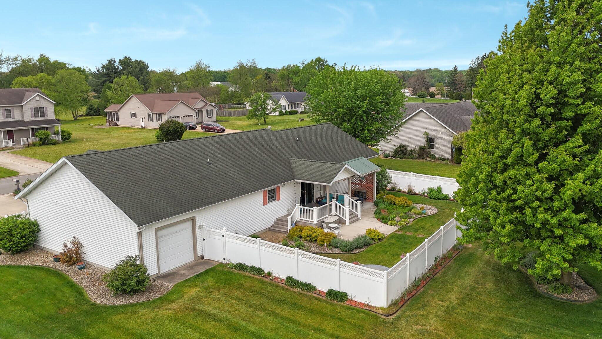 29390 Saddlebred Lane Dowagiac MI 49047