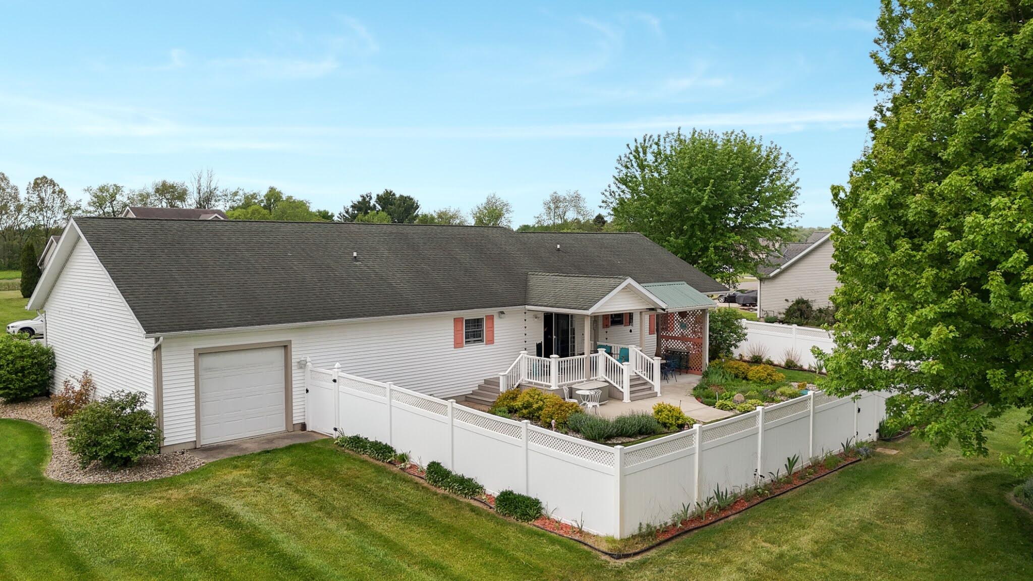29390 Saddlebred Lane Dowagiac MI 49047