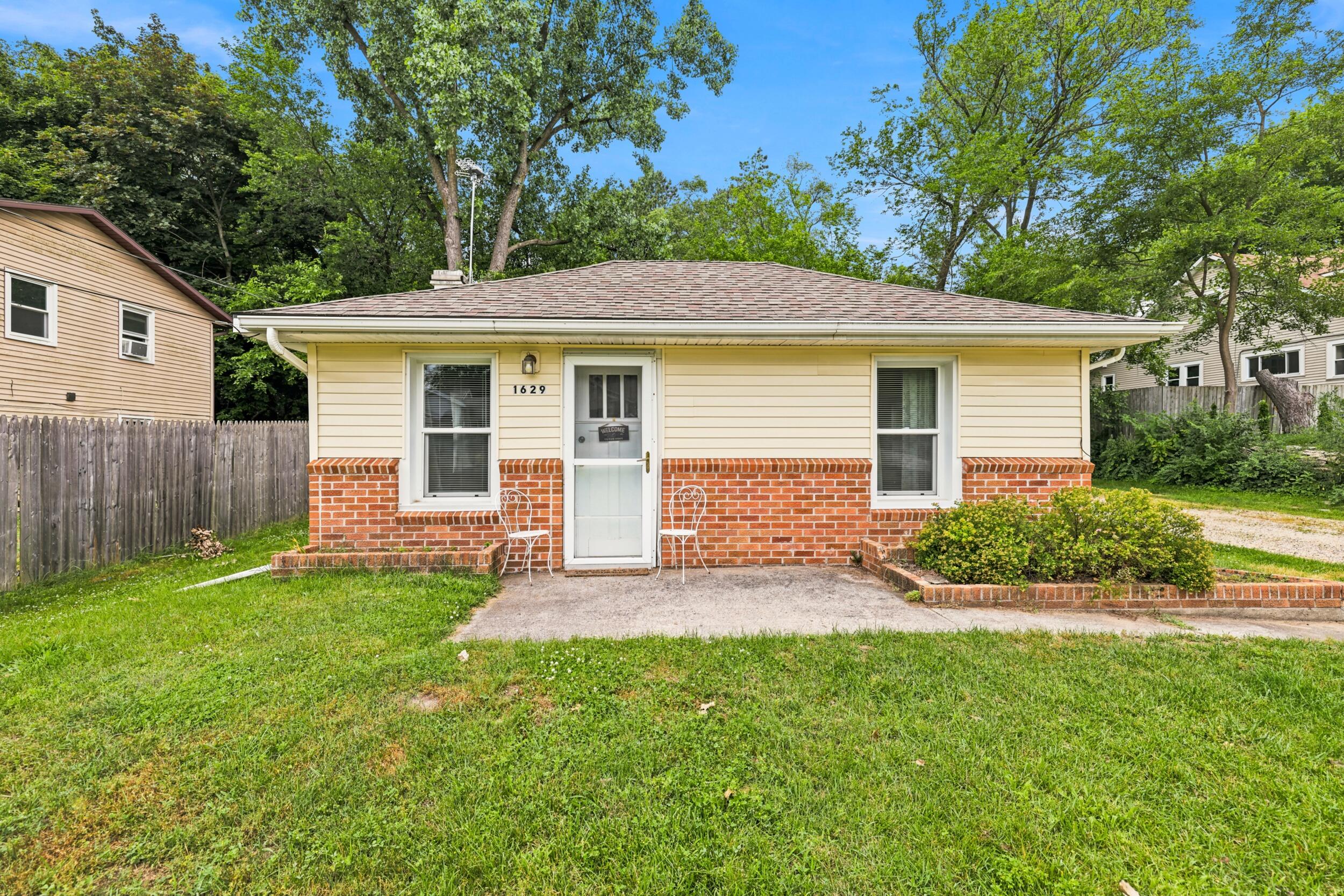 1629 Bristol Avenue NW Grand Rapids MI 49504