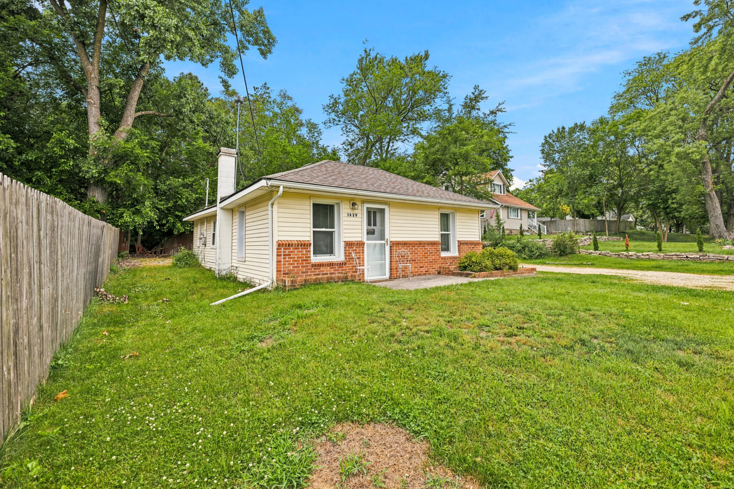 1629 Bristol Avenue NW Grand Rapids MI 49504