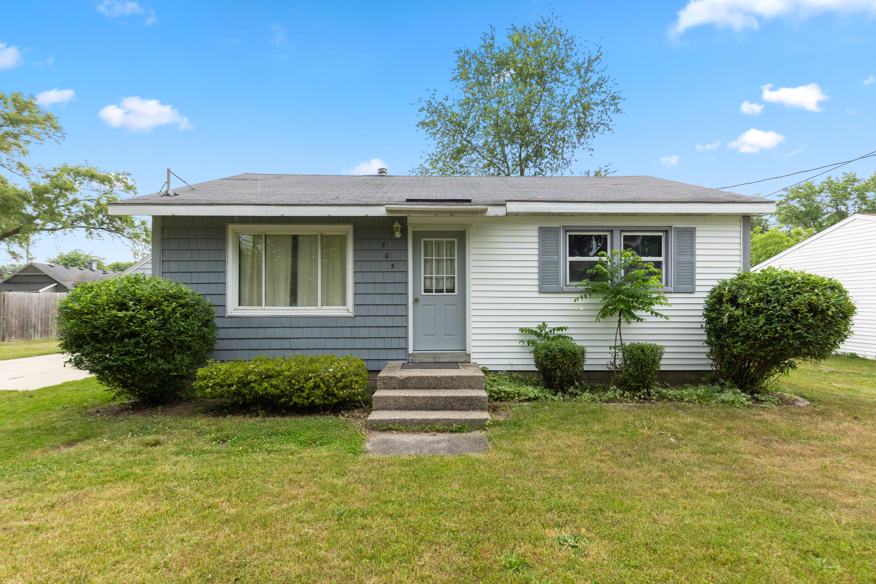 305 Majestic Street SE Grand Rapids MI 49548