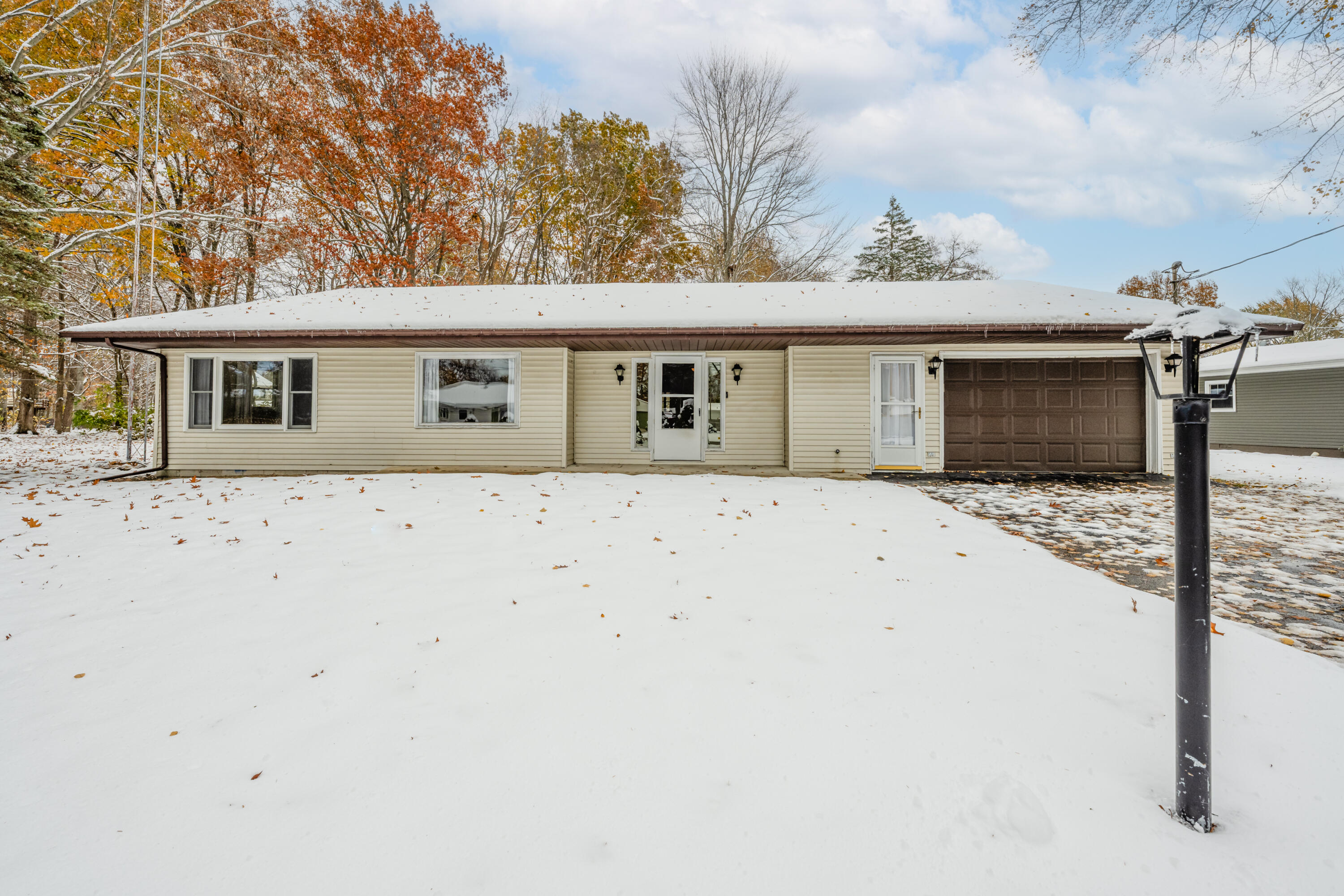 5081 Woodward Avenue Coloma MI 49038