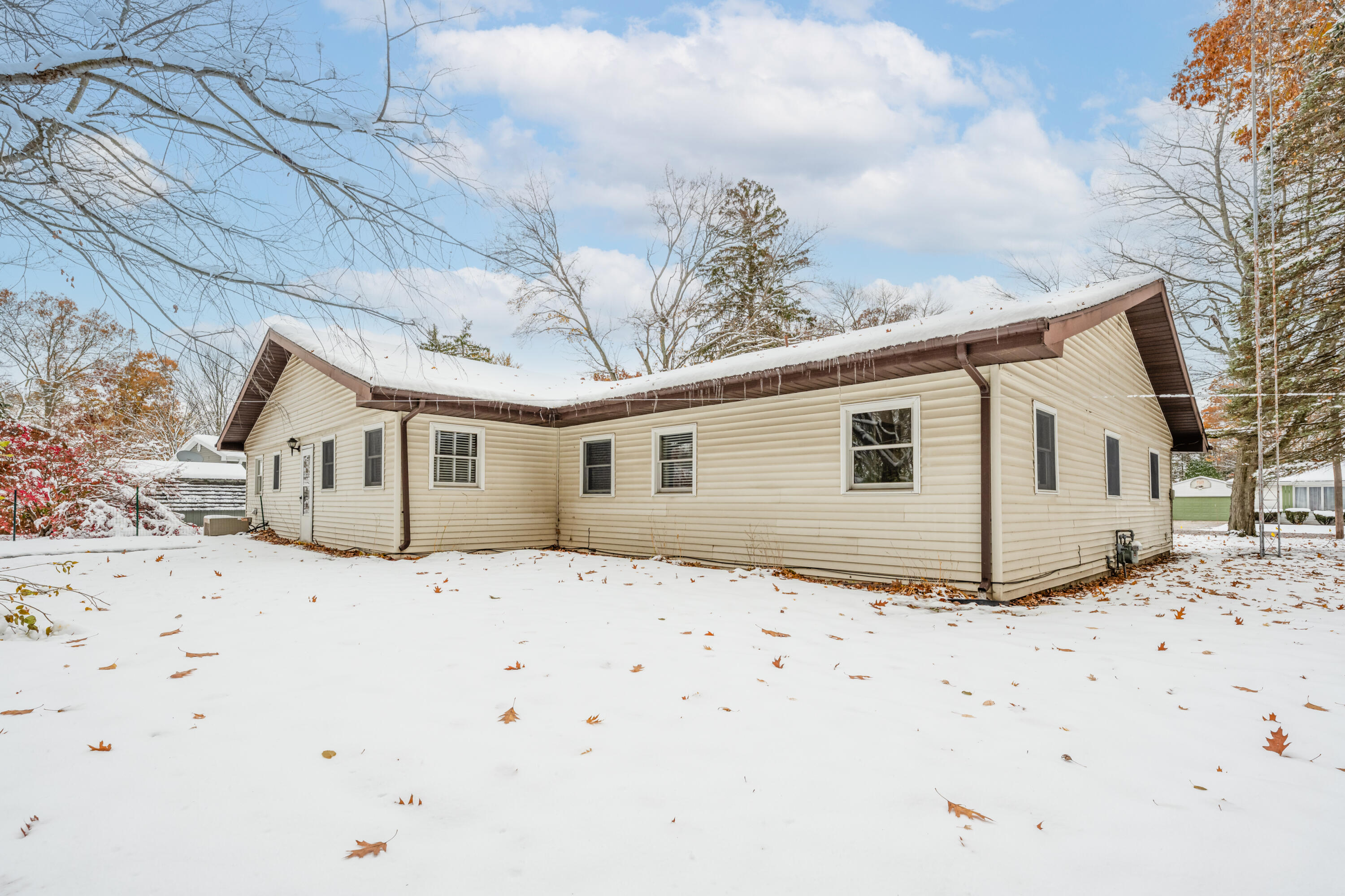 5081 Woodward Avenue Coloma MI 49038