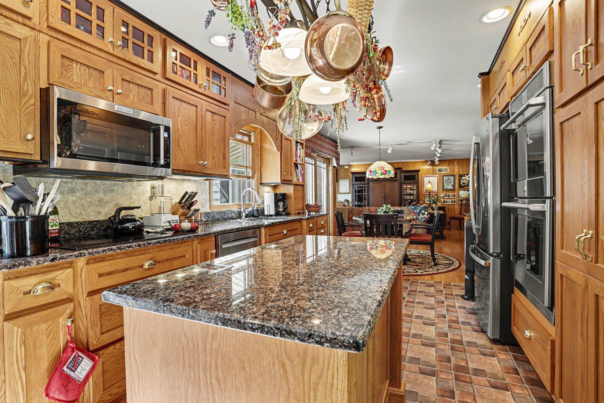 2106 Aberdeen Drive Kalamazoo MI 49008