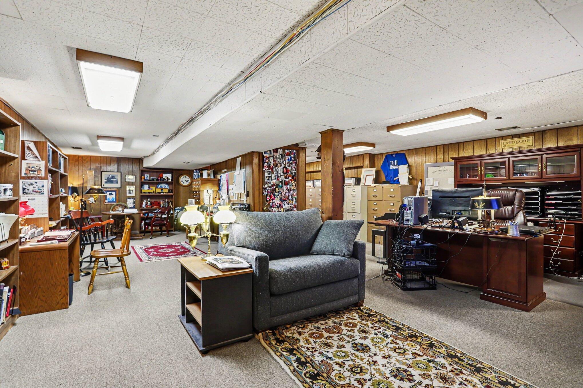 2106 Aberdeen Drive Kalamazoo MI 49008