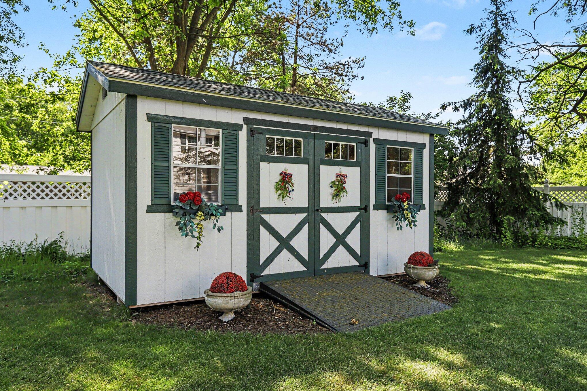 2106 Aberdeen Drive Kalamazoo MI 49008