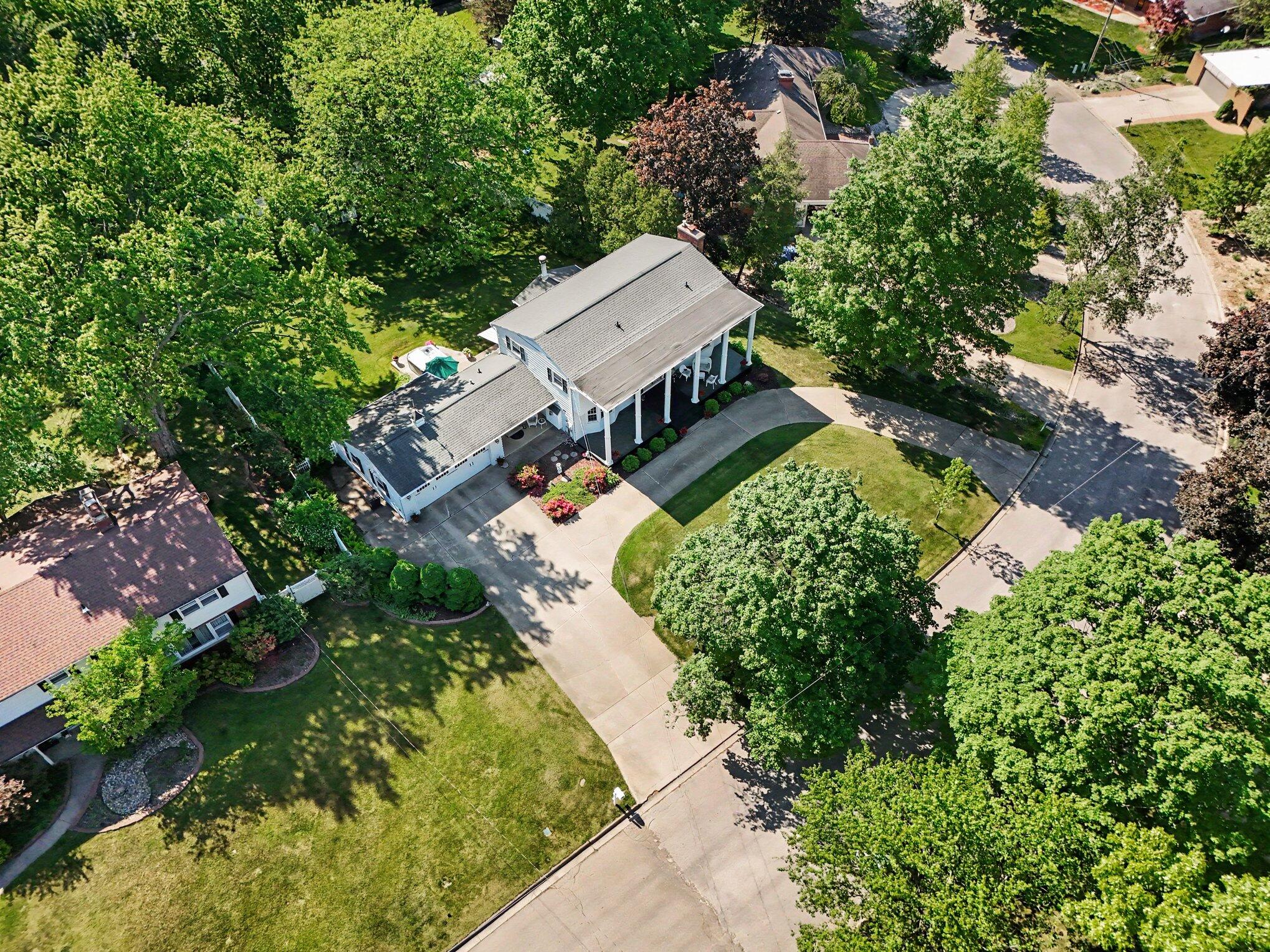 2106 Aberdeen Drive Kalamazoo MI 49008