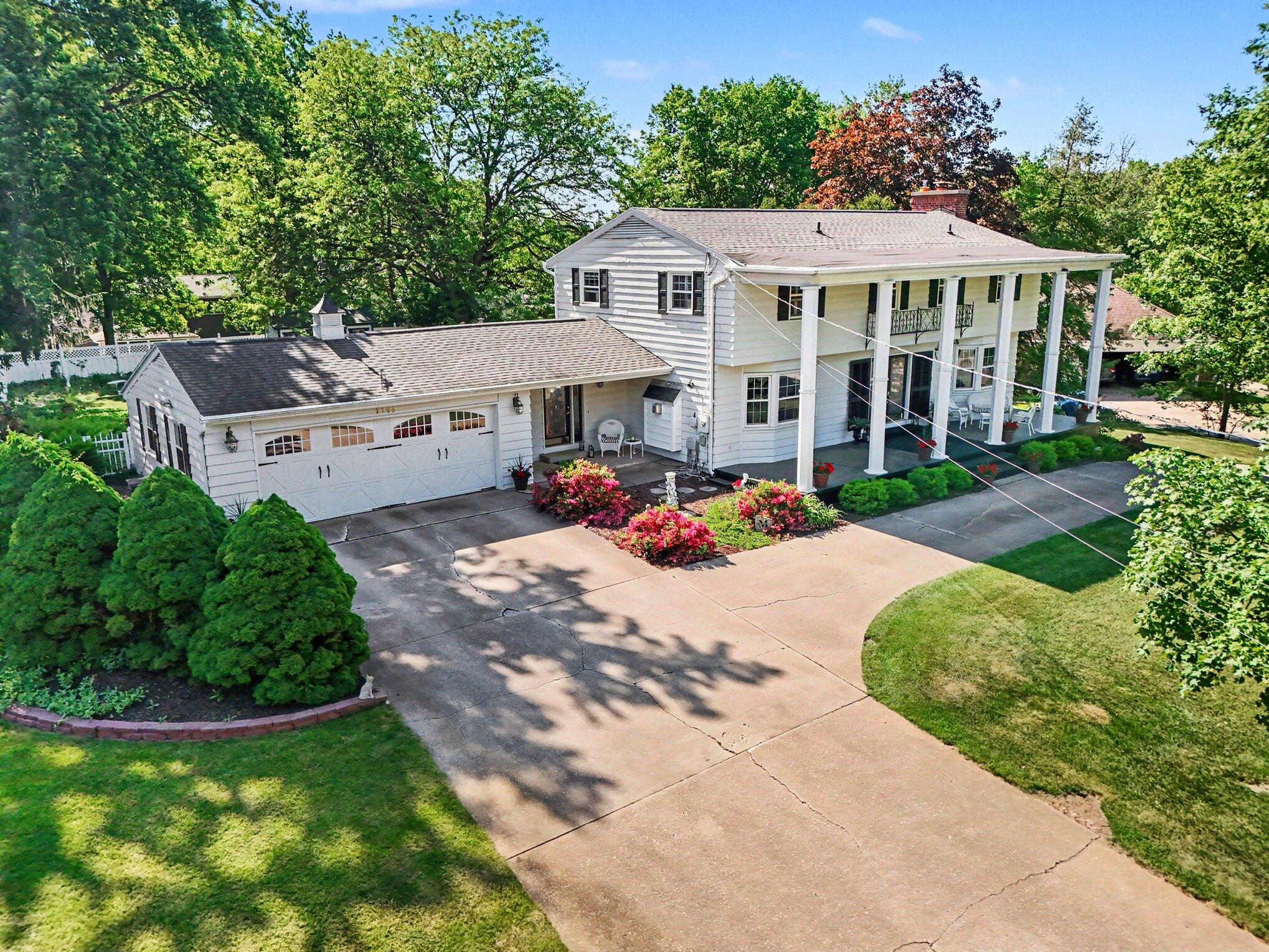 2106 Aberdeen Drive Kalamazoo MI 49008