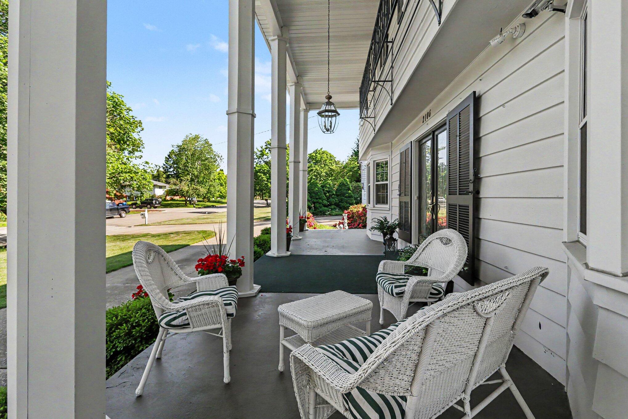 2106 Aberdeen Drive Kalamazoo MI 49008