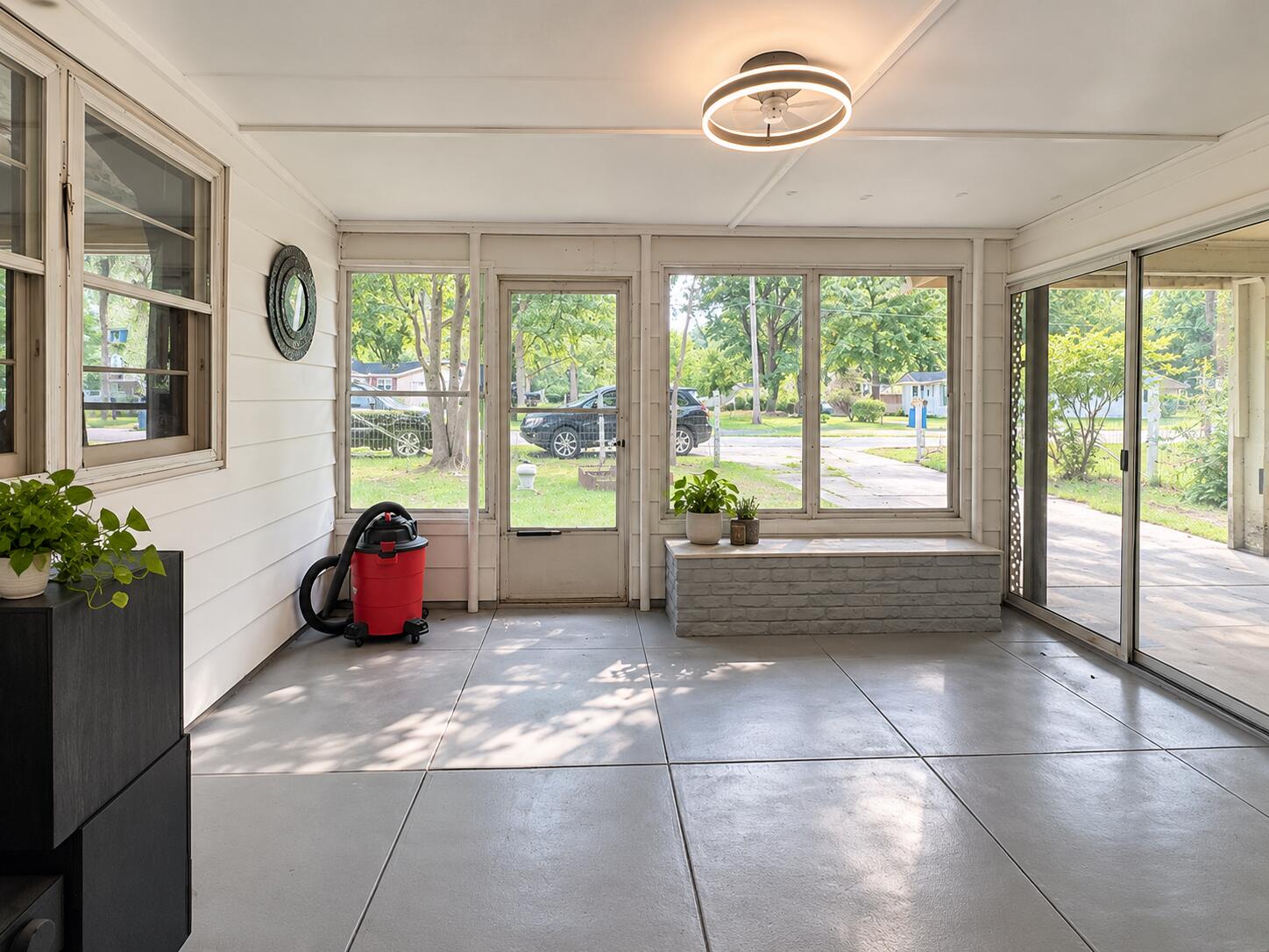 1362 E Summit Avenue Muskegon MI 49444