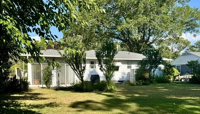 2397 Blodgett Street Muskegon MI 49441