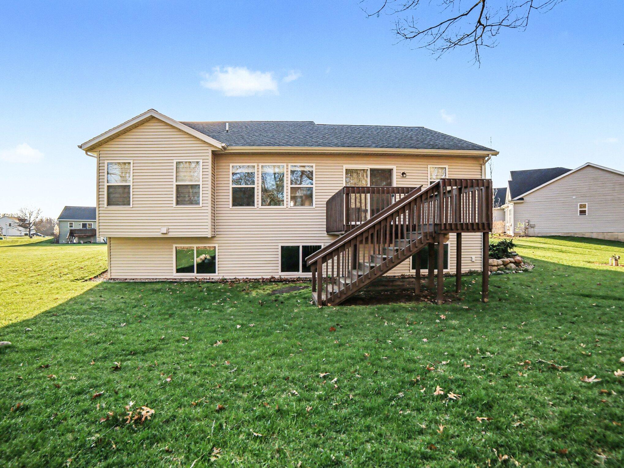 2041 Juniper Circle Muskegon MI 49445