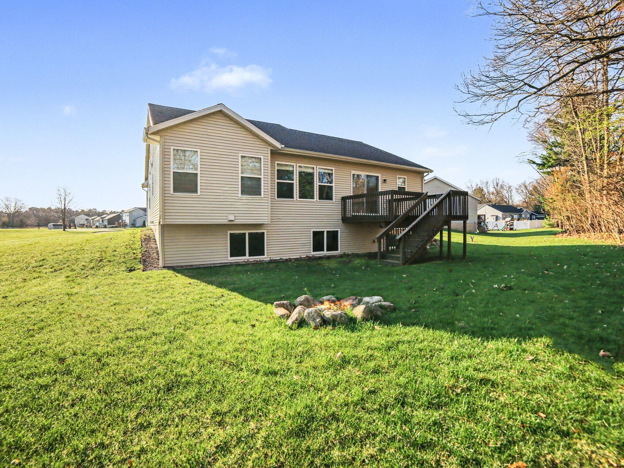 2041 Juniper Circle Muskegon MI 49445