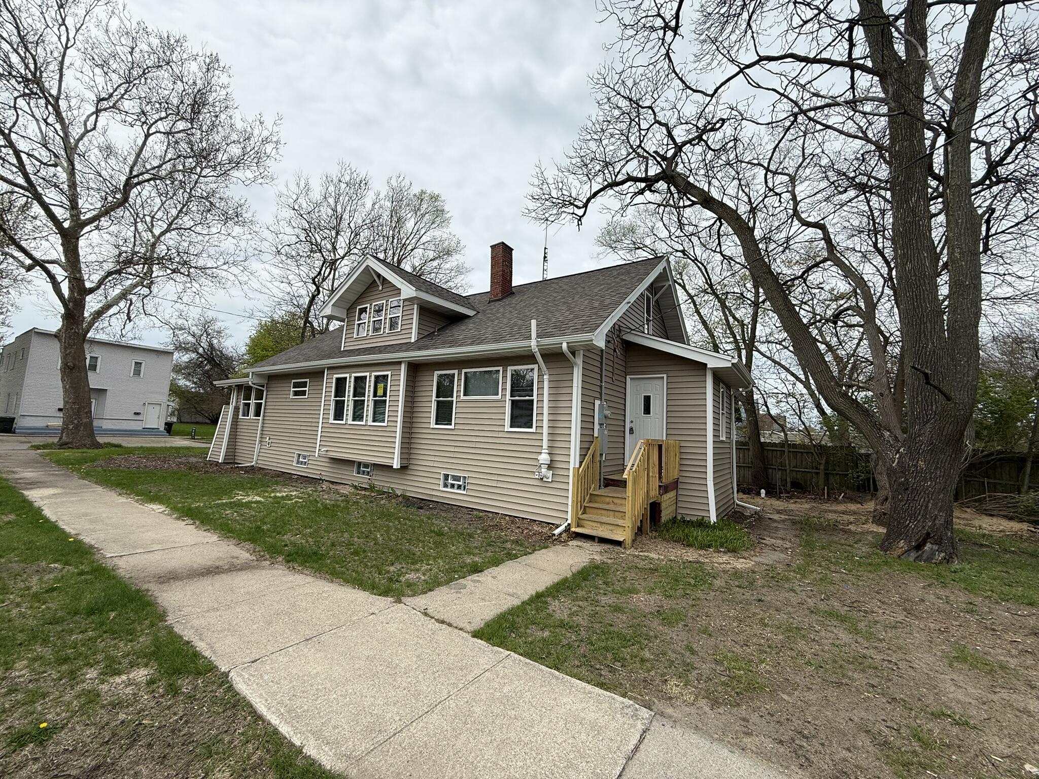 462 Catawba Avenue Muskegon MI 49442