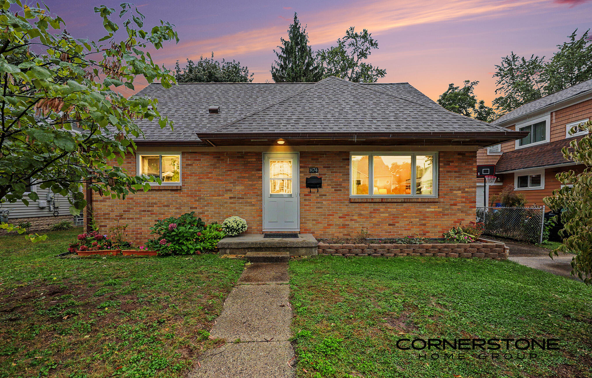 874 Beechwood Street NE Grand Rapids MI 49505