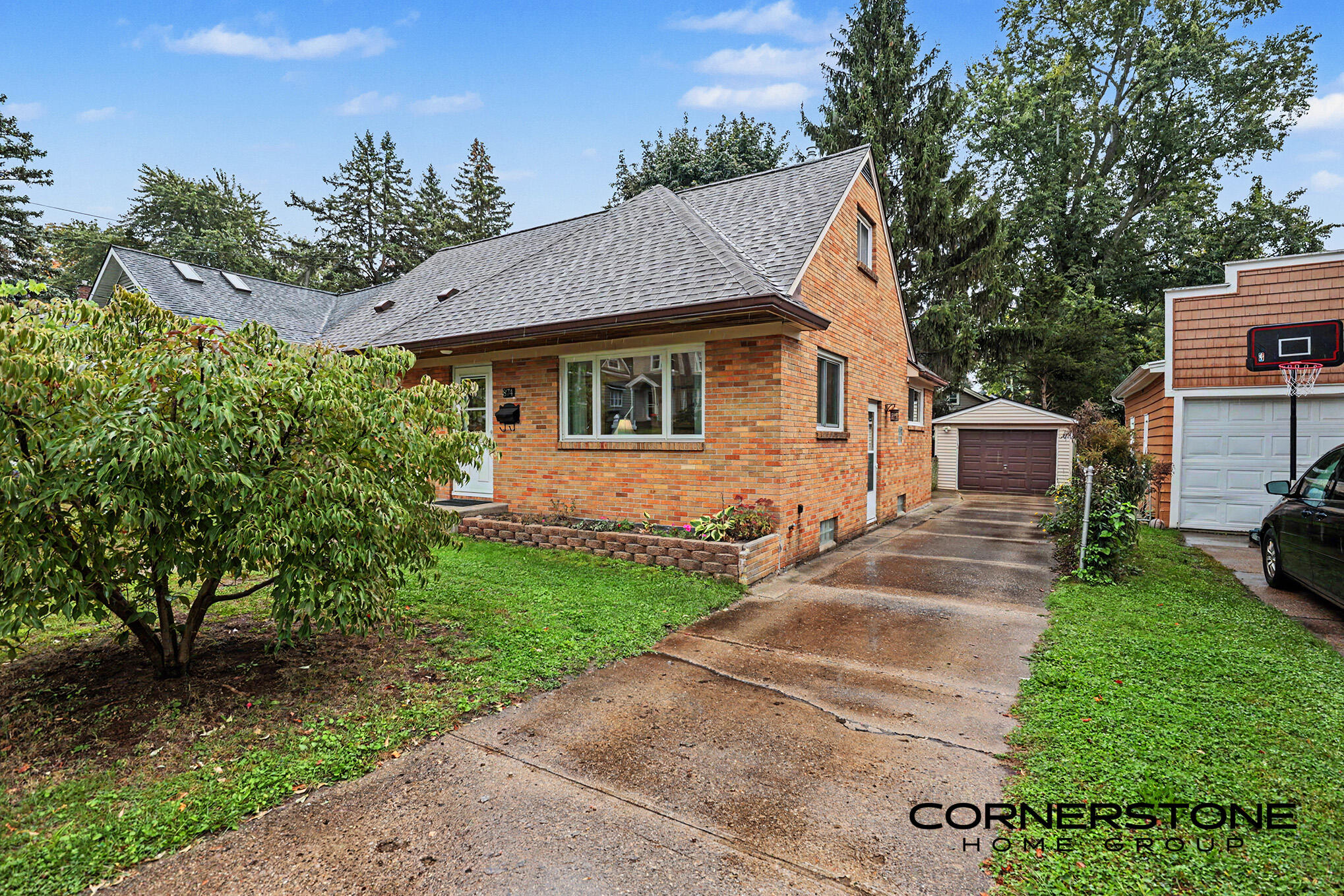 874 Beechwood Street NE Grand Rapids MI 49505