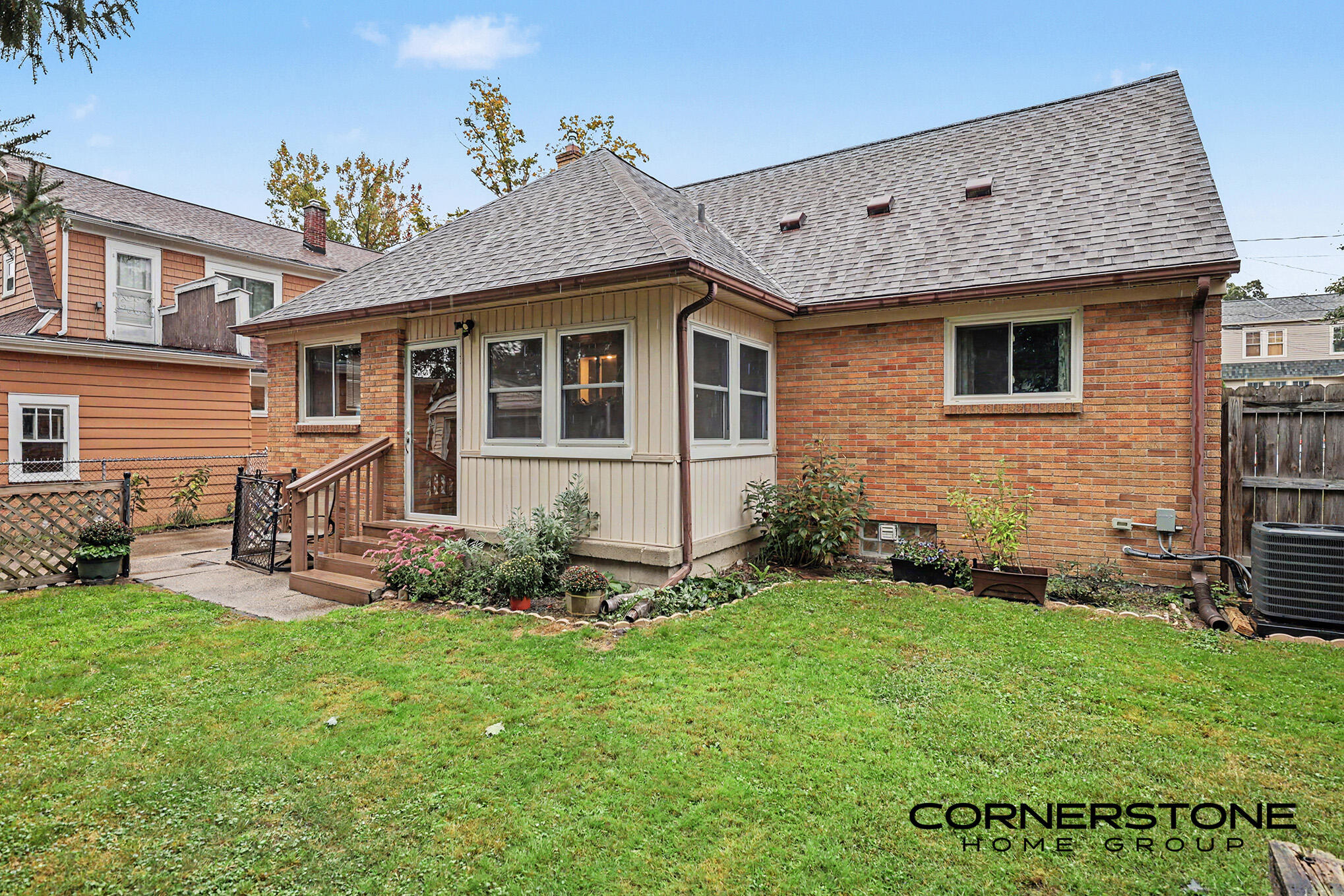 874 Beechwood Street NE Grand Rapids MI 49505