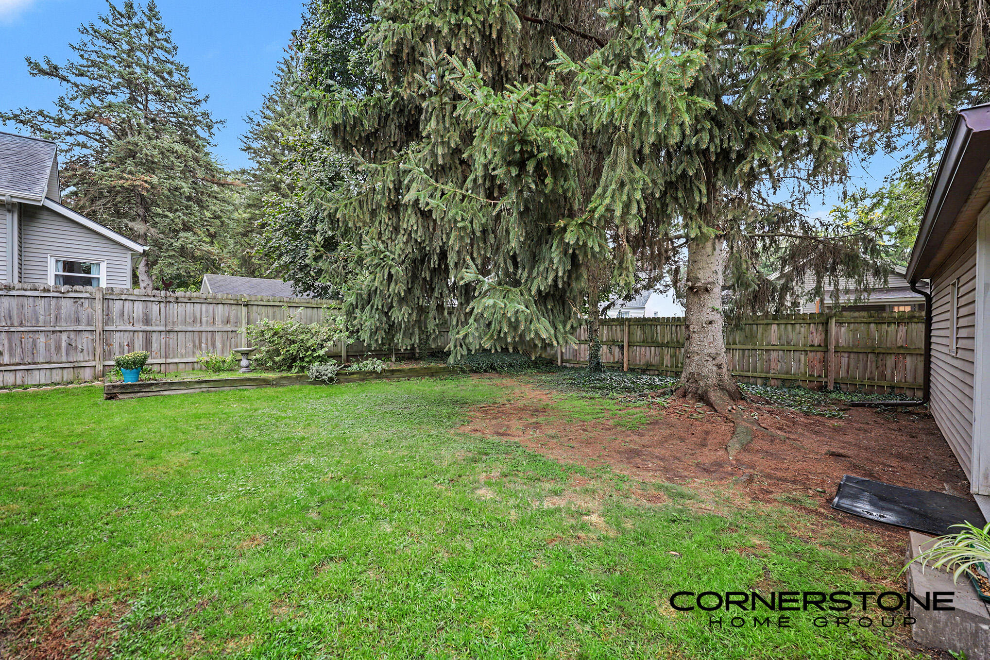874 Beechwood Street NE Grand Rapids MI 49505