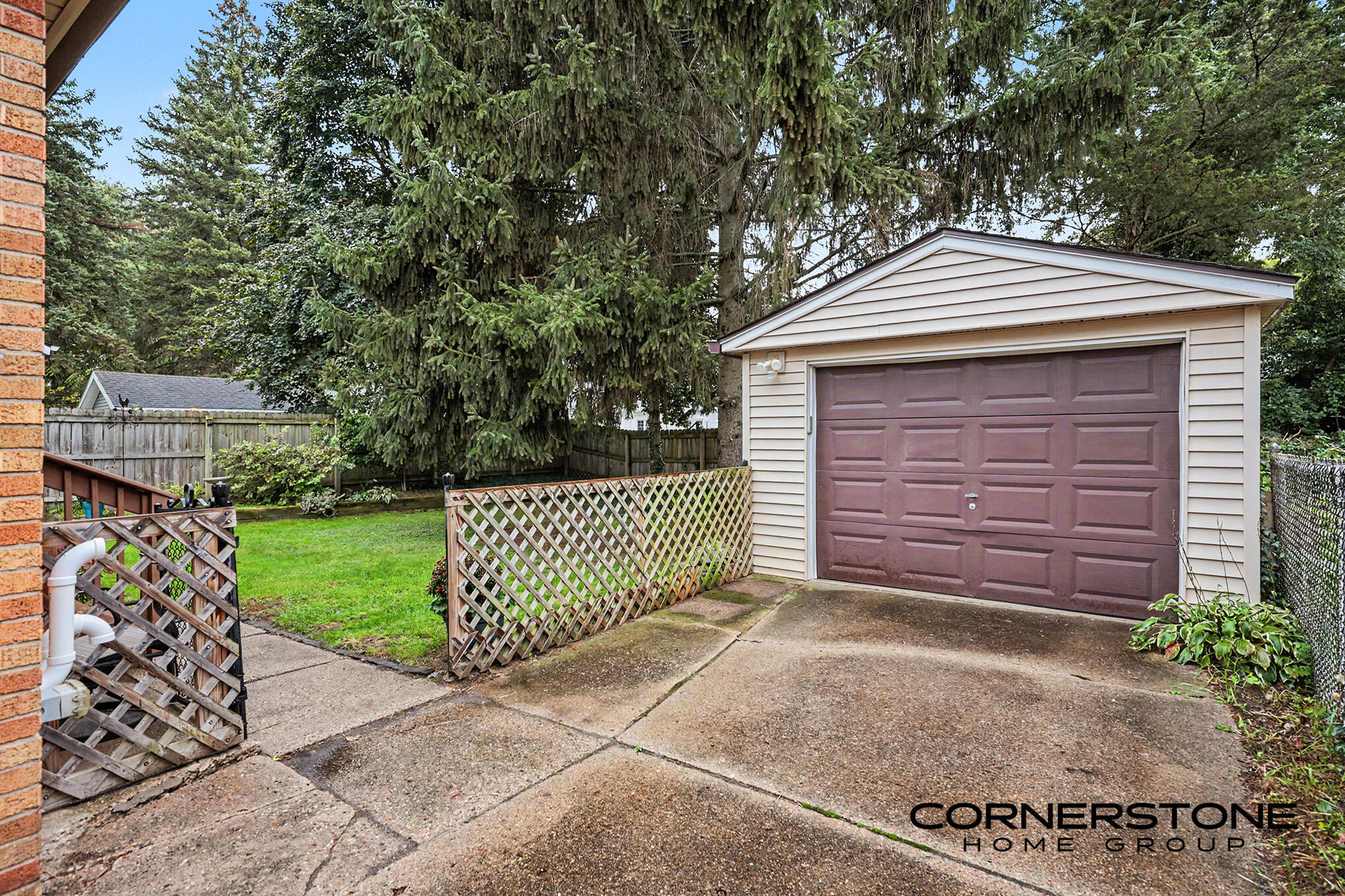 874 Beechwood Street NE Grand Rapids MI 49505