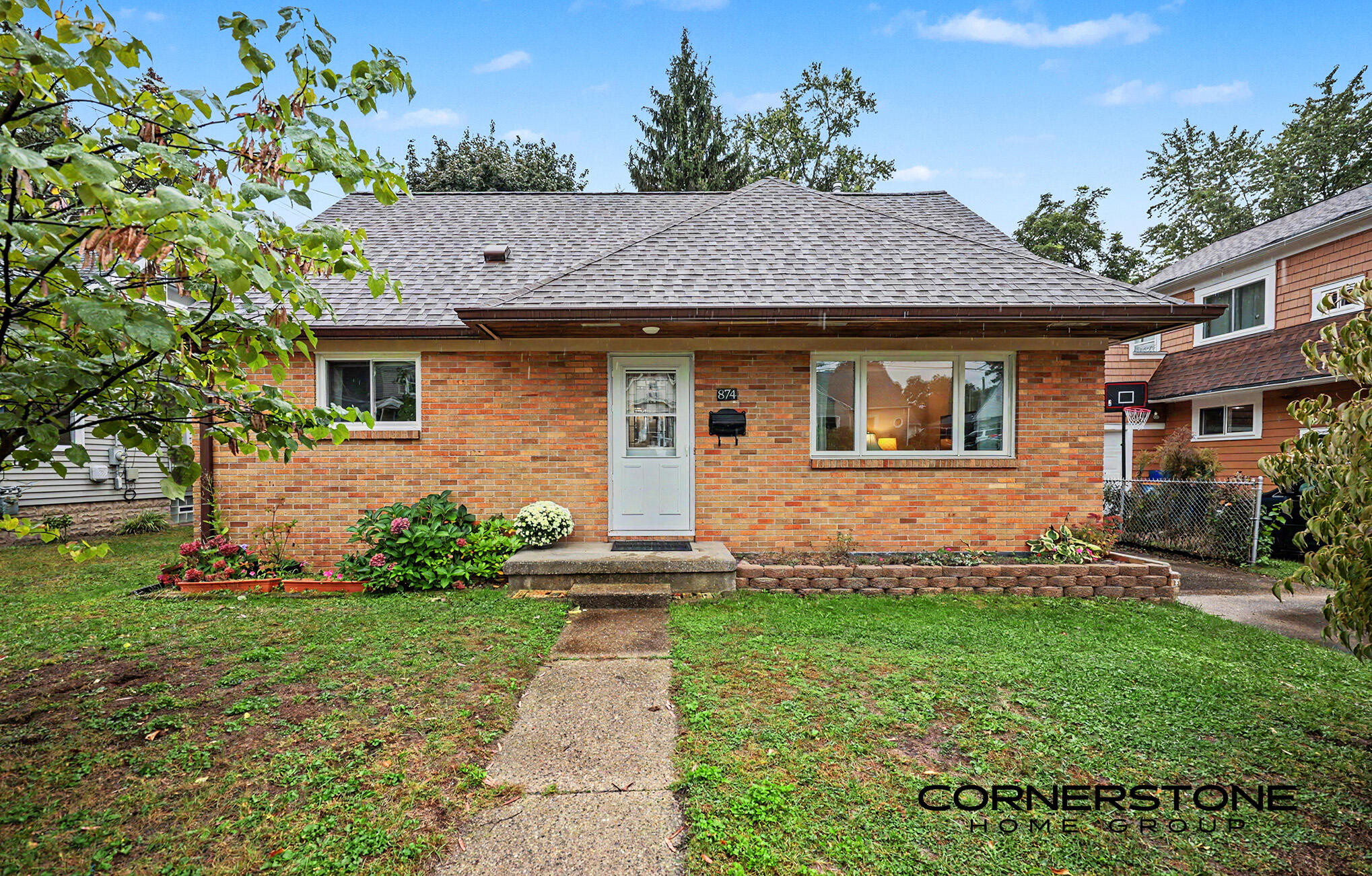 874 Beechwood Street NE Grand Rapids MI 49505