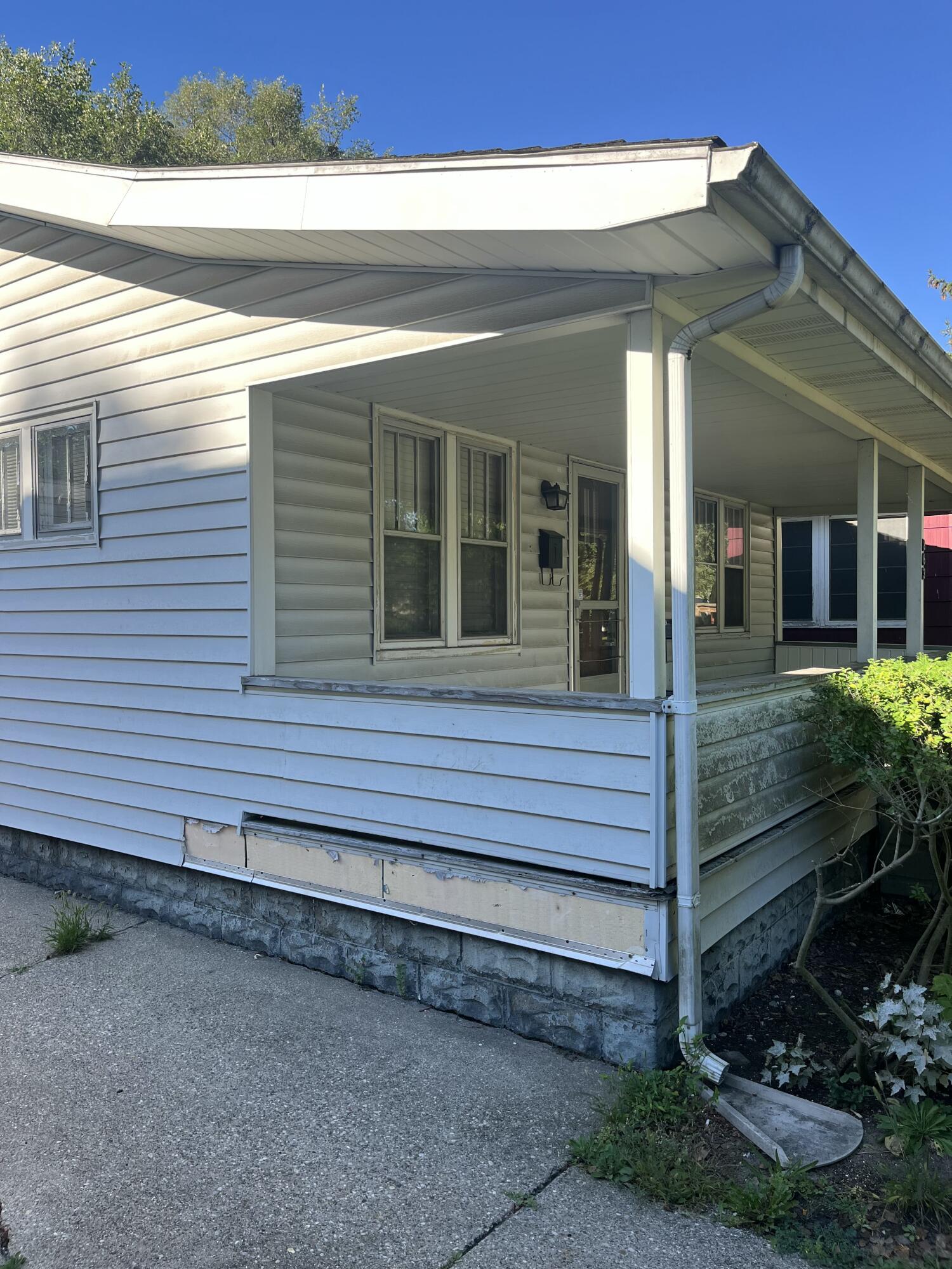 863 E Isabella Avenue Muskegon MI 49442