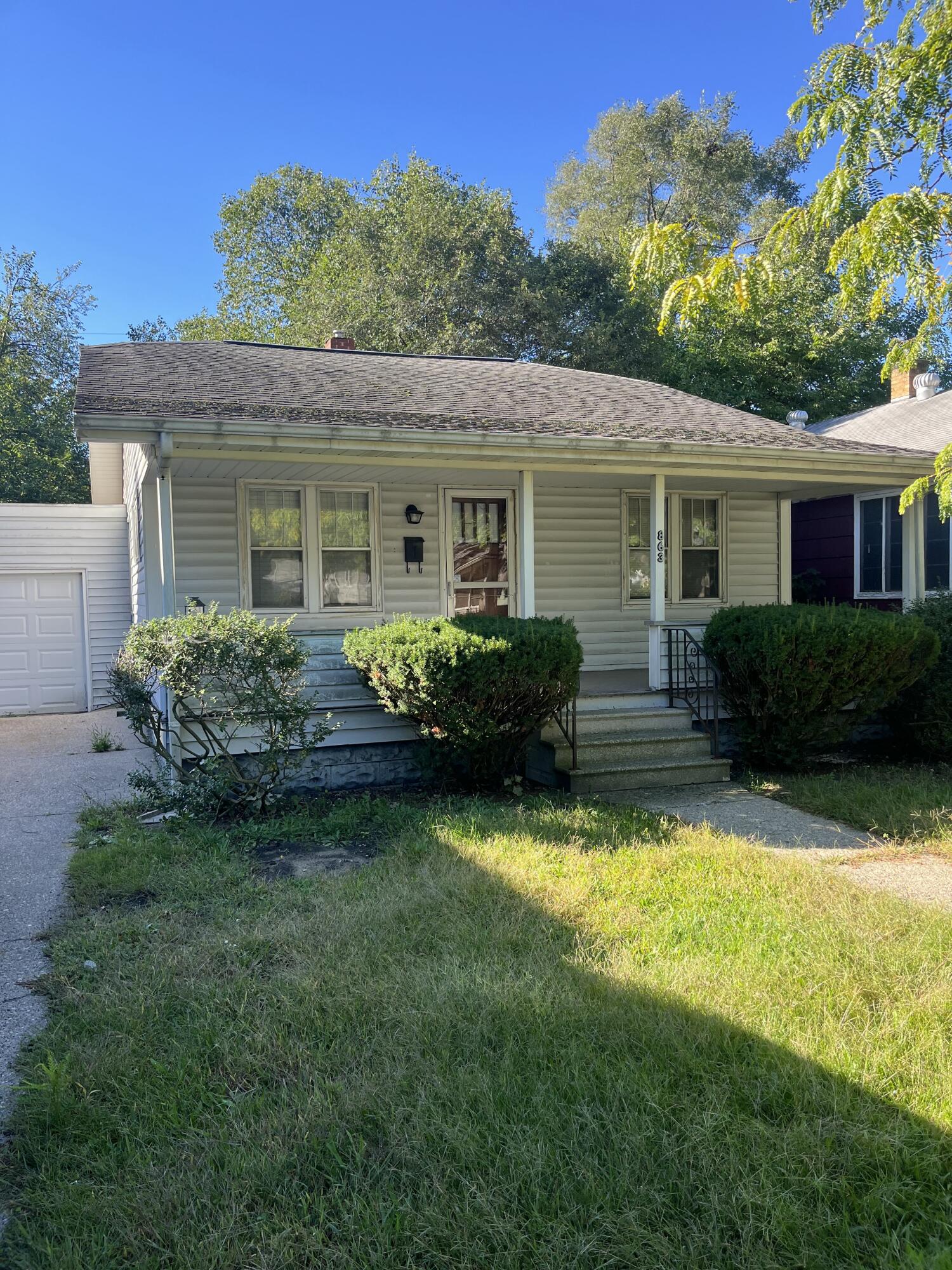 863 E Isabella Avenue Muskegon MI 49442