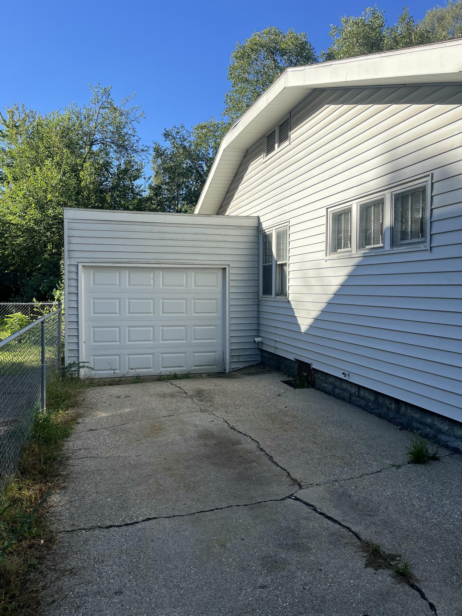 863 E Isabella Avenue Muskegon MI 49442