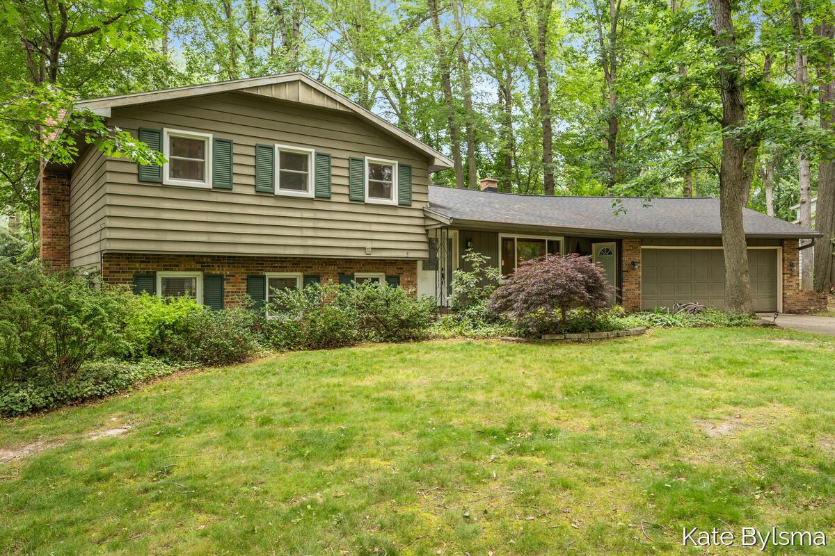 7569 Woodvale Street SE Grand Rapids MI 49546