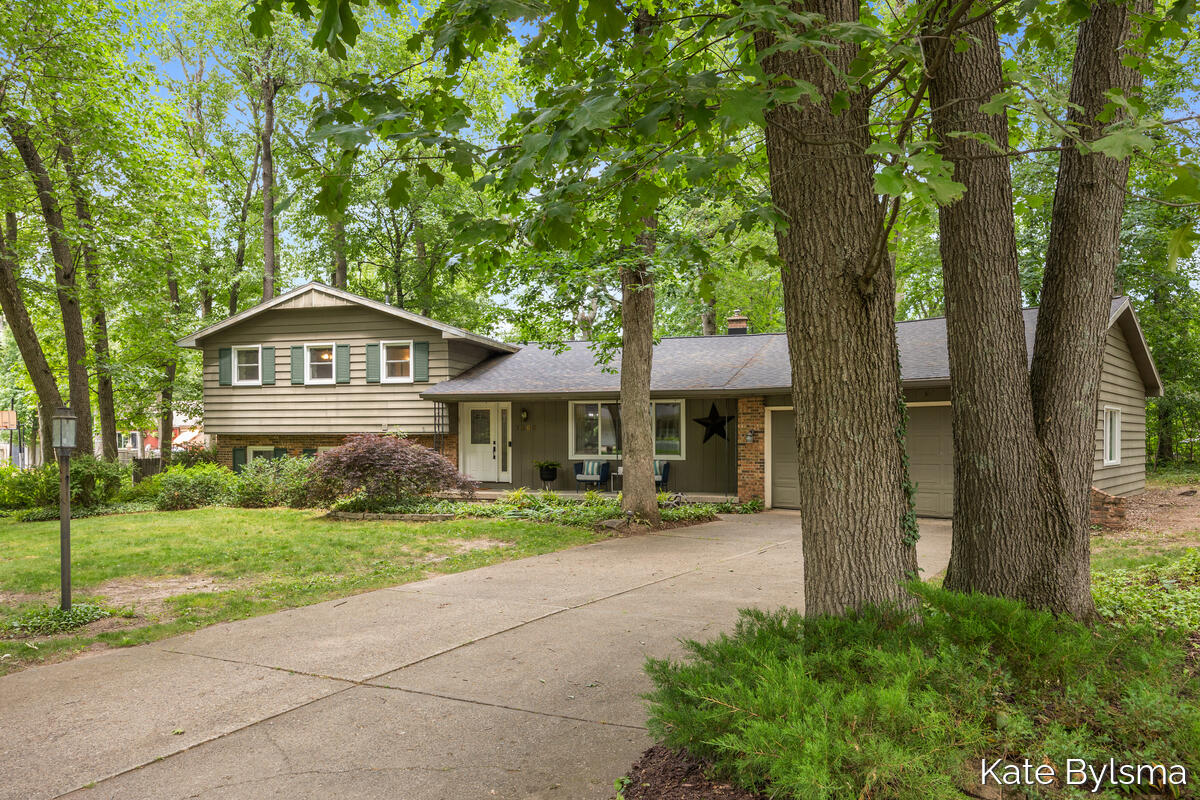 7569 Woodvale Street SE Grand Rapids MI 49546