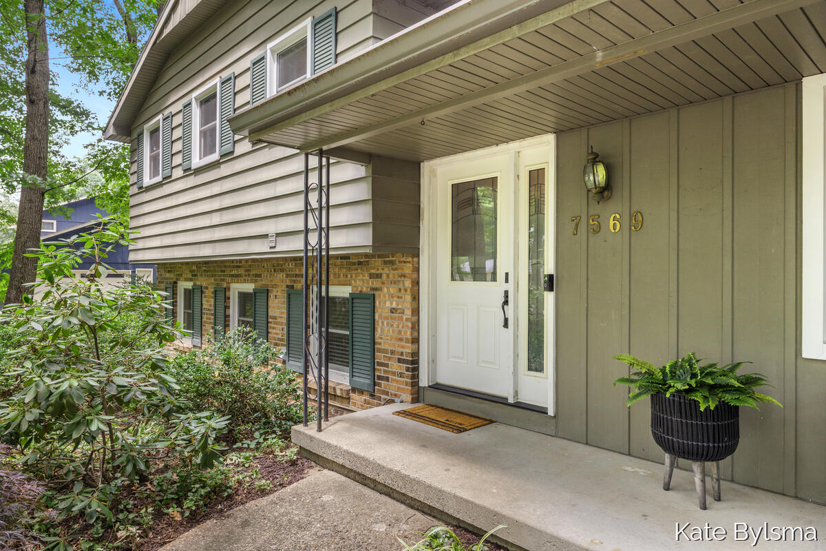 7569 Woodvale Street SE Grand Rapids MI 49546