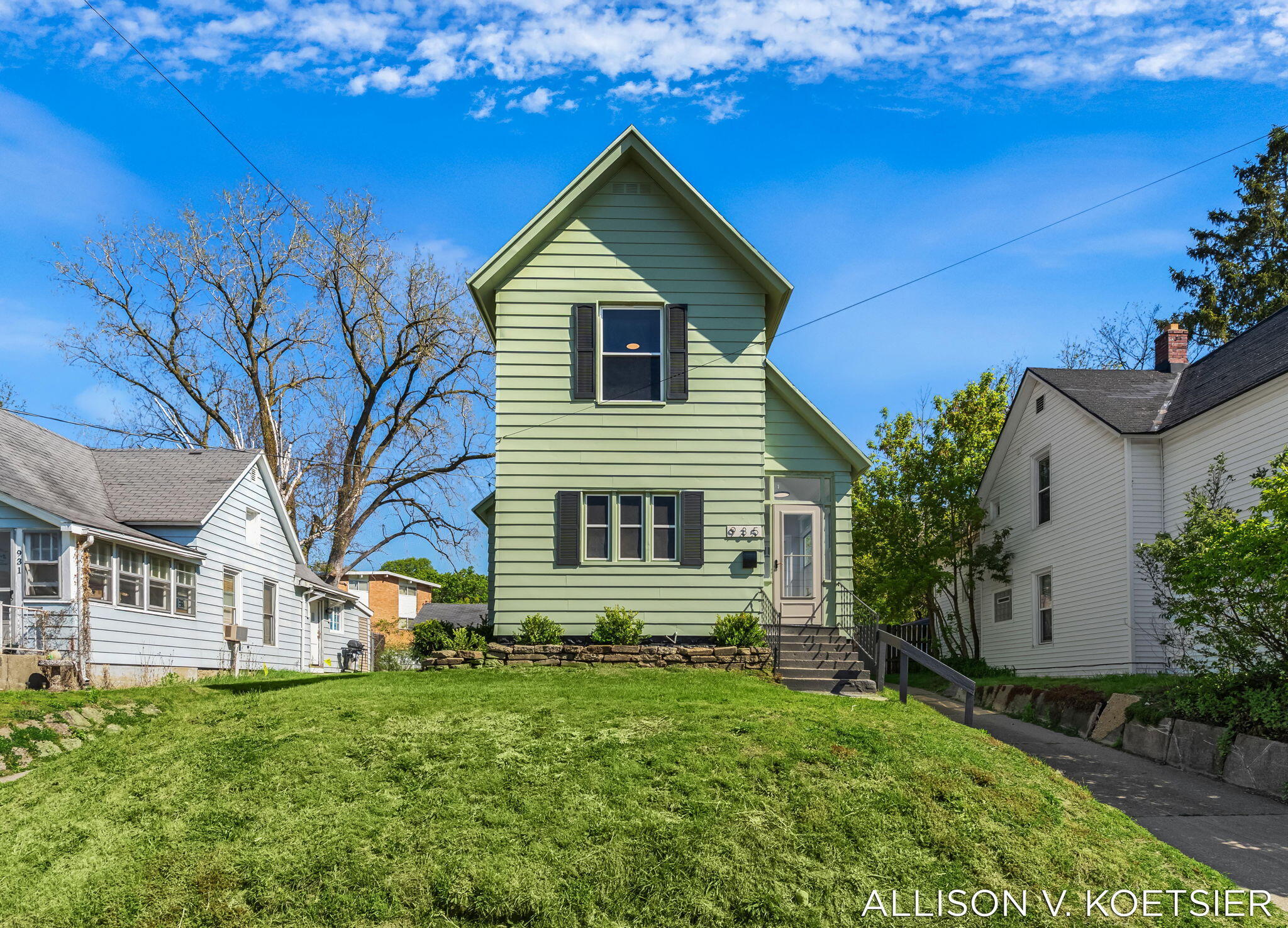 935 Baraga Street NE Grand Rapids MI 49503