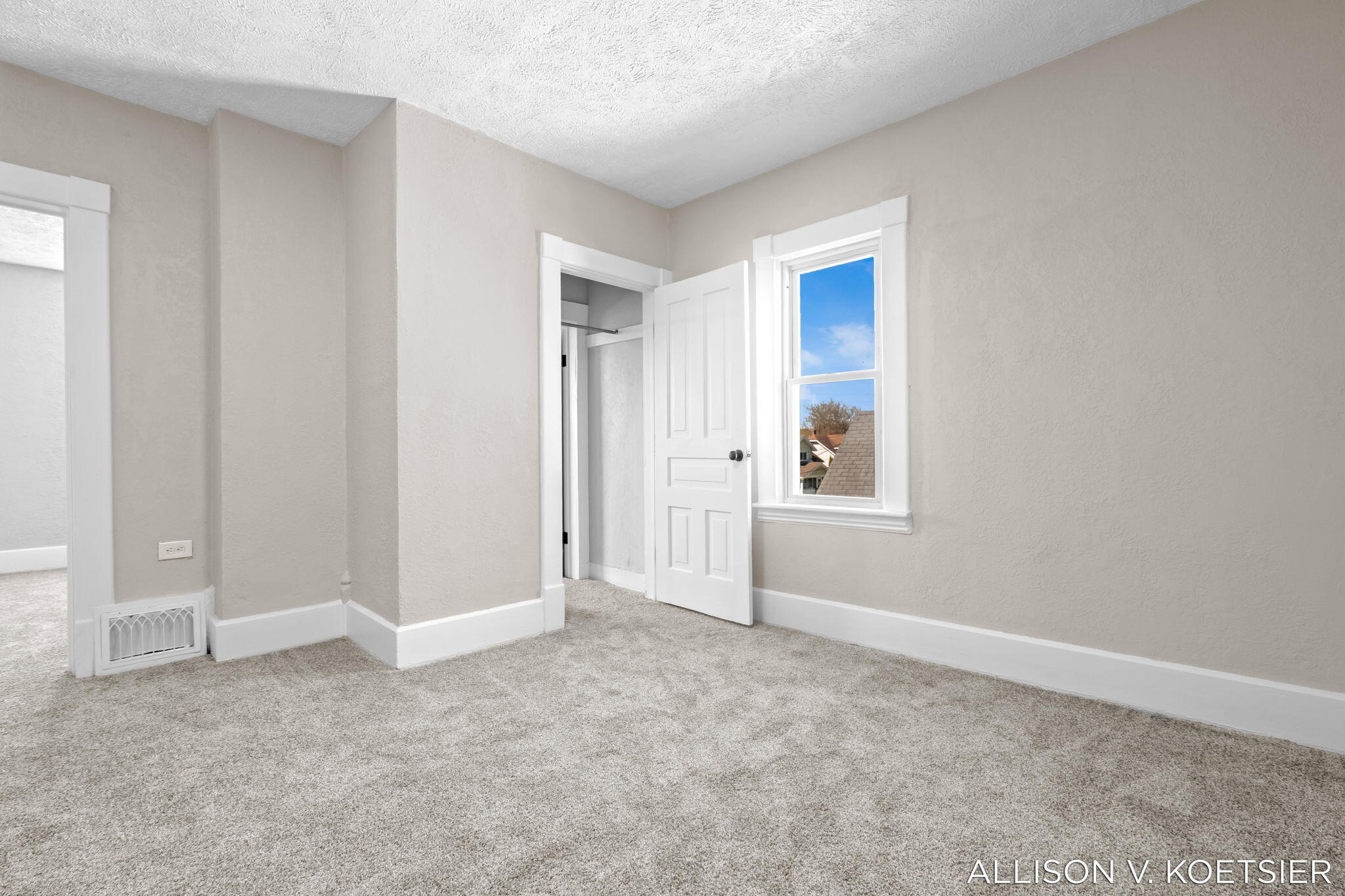 935 Baraga Street NE Grand Rapids MI 49503