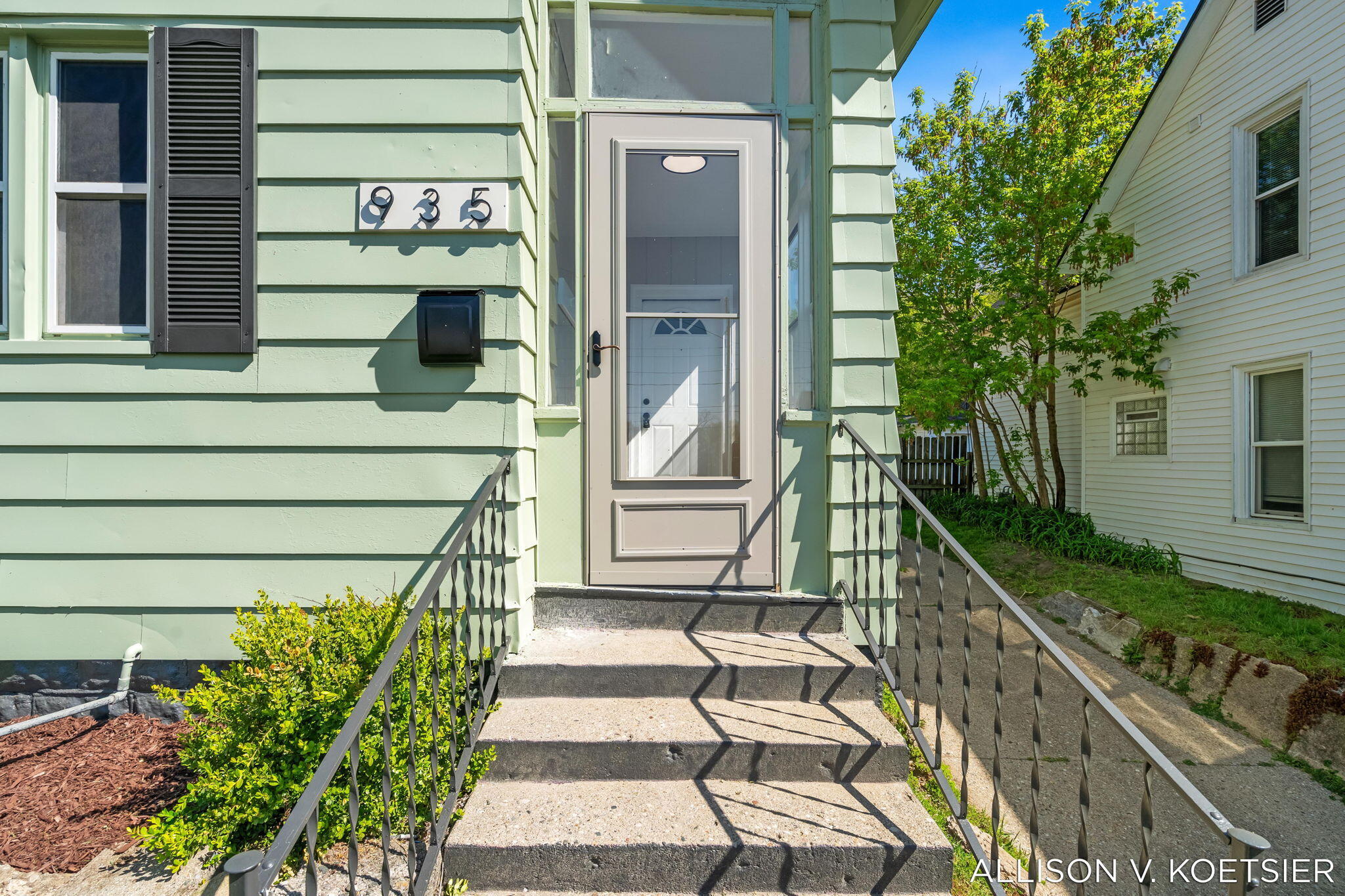 935 Baraga Street NE Grand Rapids MI 49503