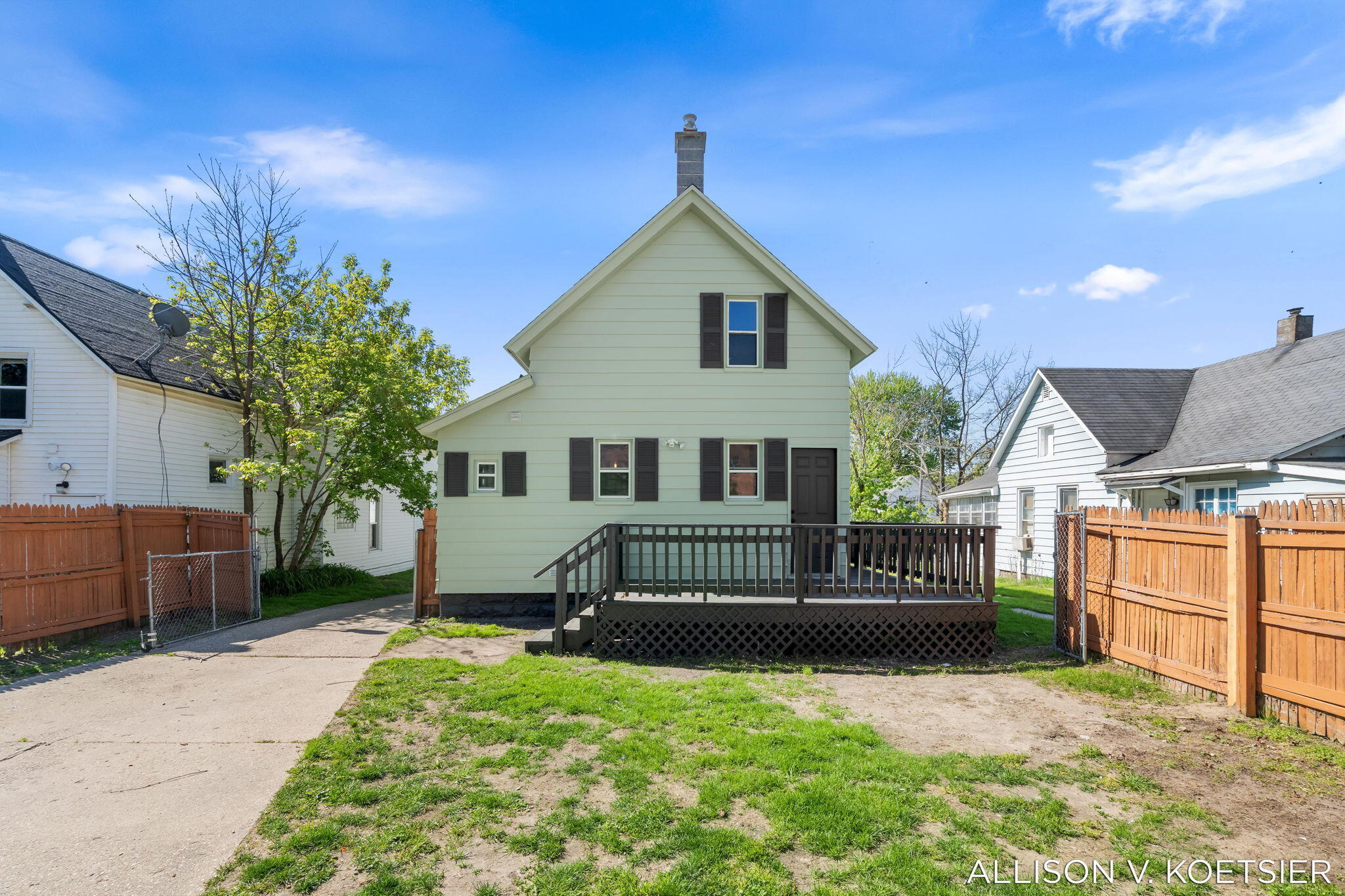 935 Baraga Street NE Grand Rapids MI 49503