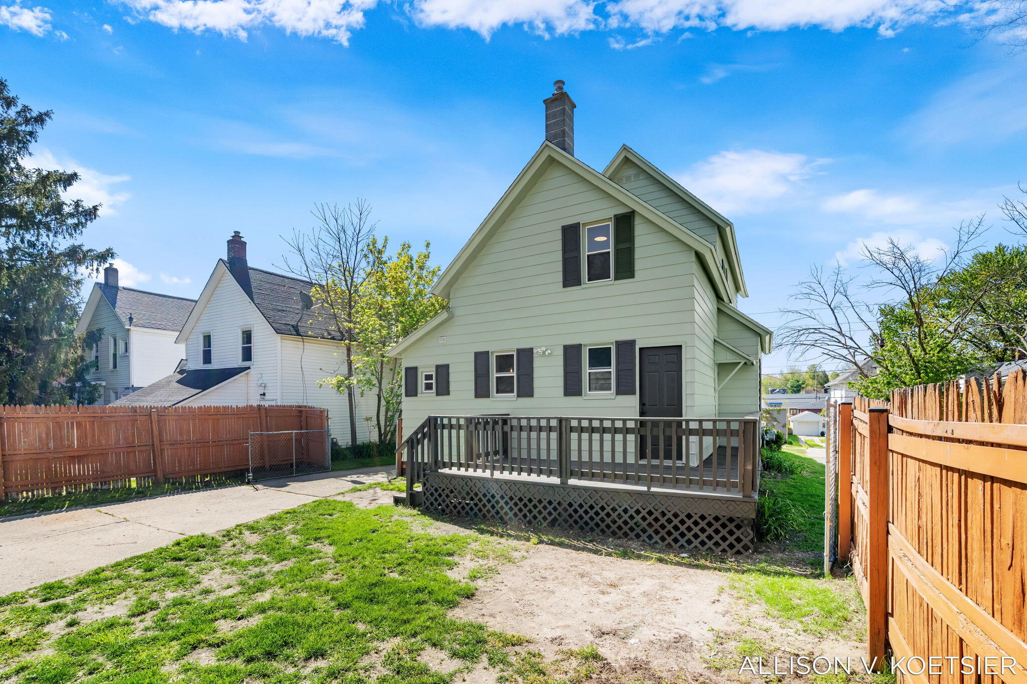 935 Baraga Street NE Grand Rapids MI 49503