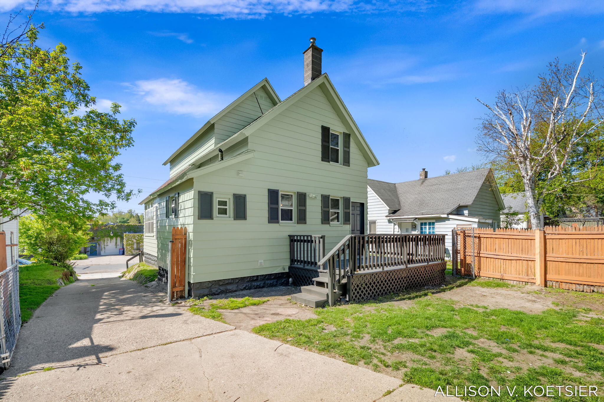 935 Baraga Street NE Grand Rapids MI 49503