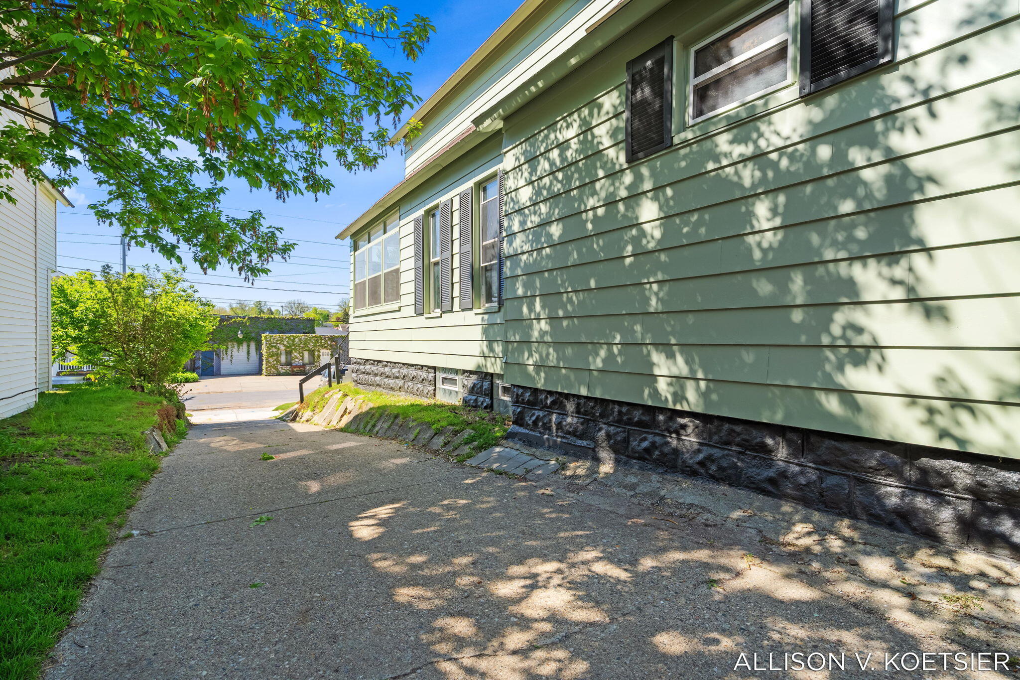 935 Baraga Street NE Grand Rapids MI 49503